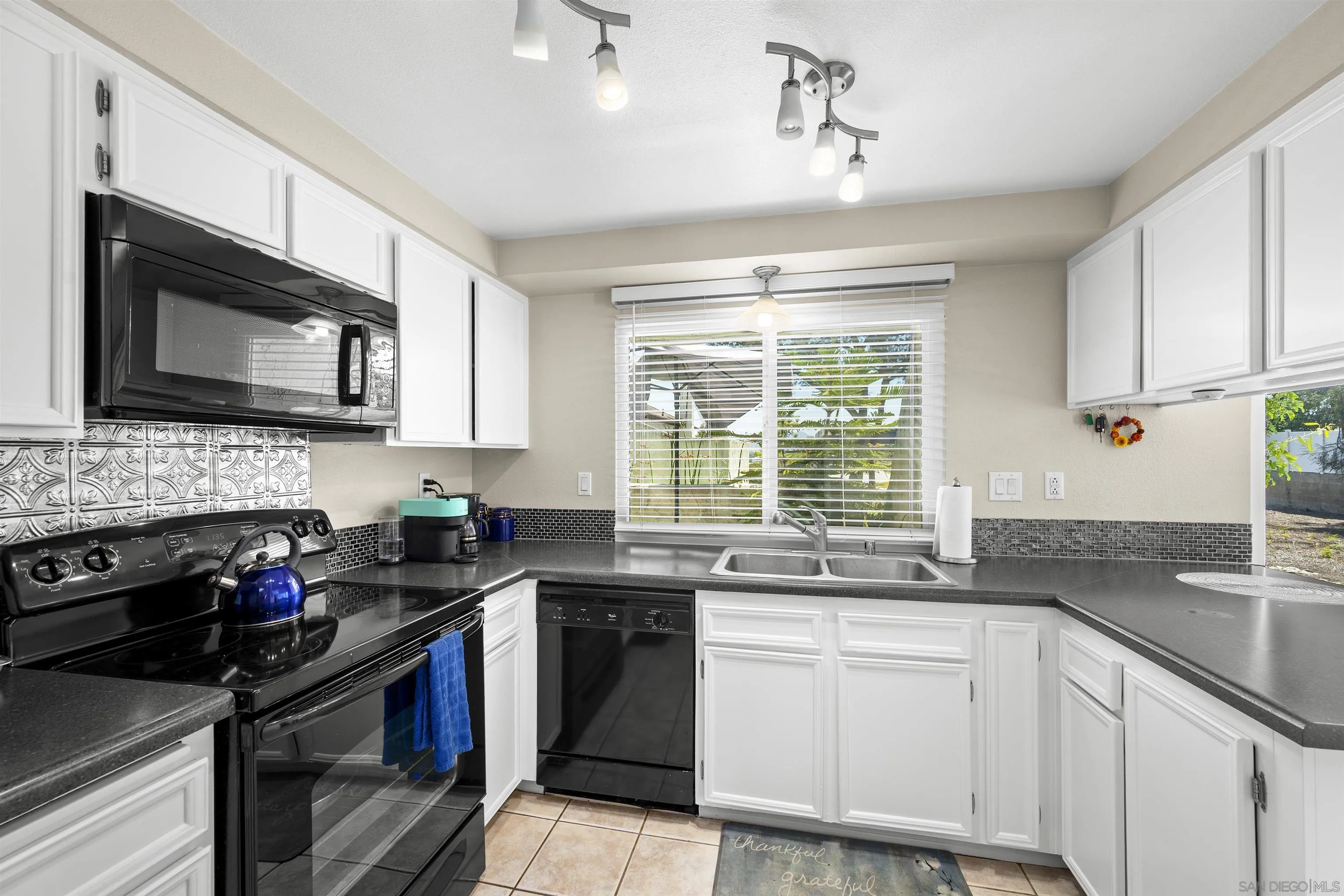 https://cdn.realtyfeed.com/cdn/127/260017658/74d2c715c7a7b41b9dcd6082a6986849.webp