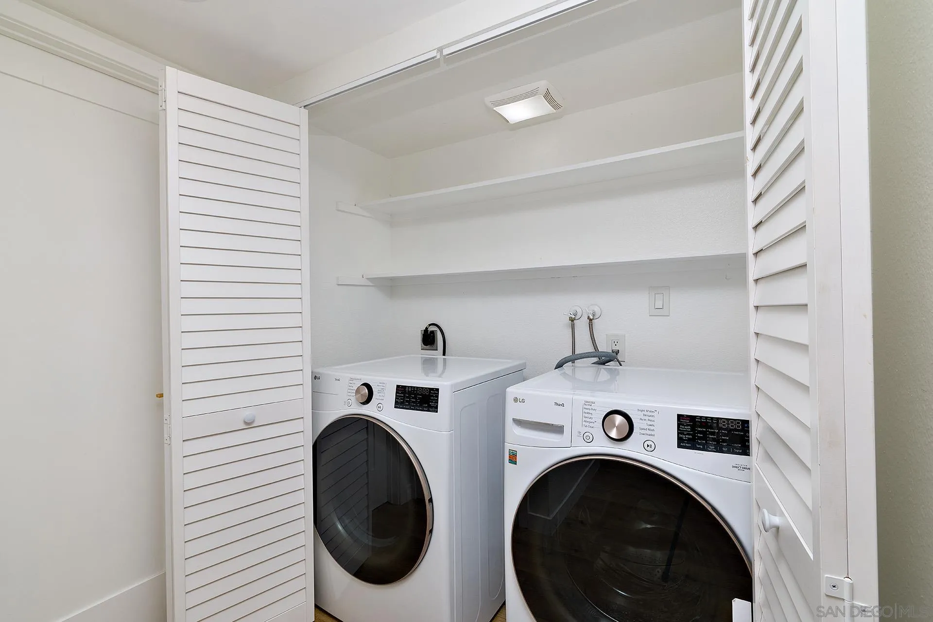 https://cdn.realtyfeed.com/cdn/127/260017675/30ee62dc480f5441b4662aaa6162a60d.webp