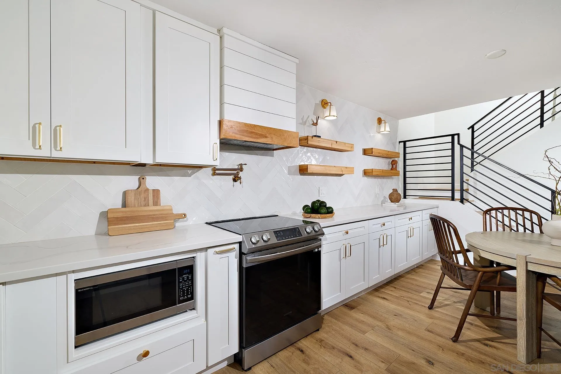 https://cdn.realtyfeed.com/cdn/127/260017675/555f4e6a7d96564d1d5fe00e7807785b.webp