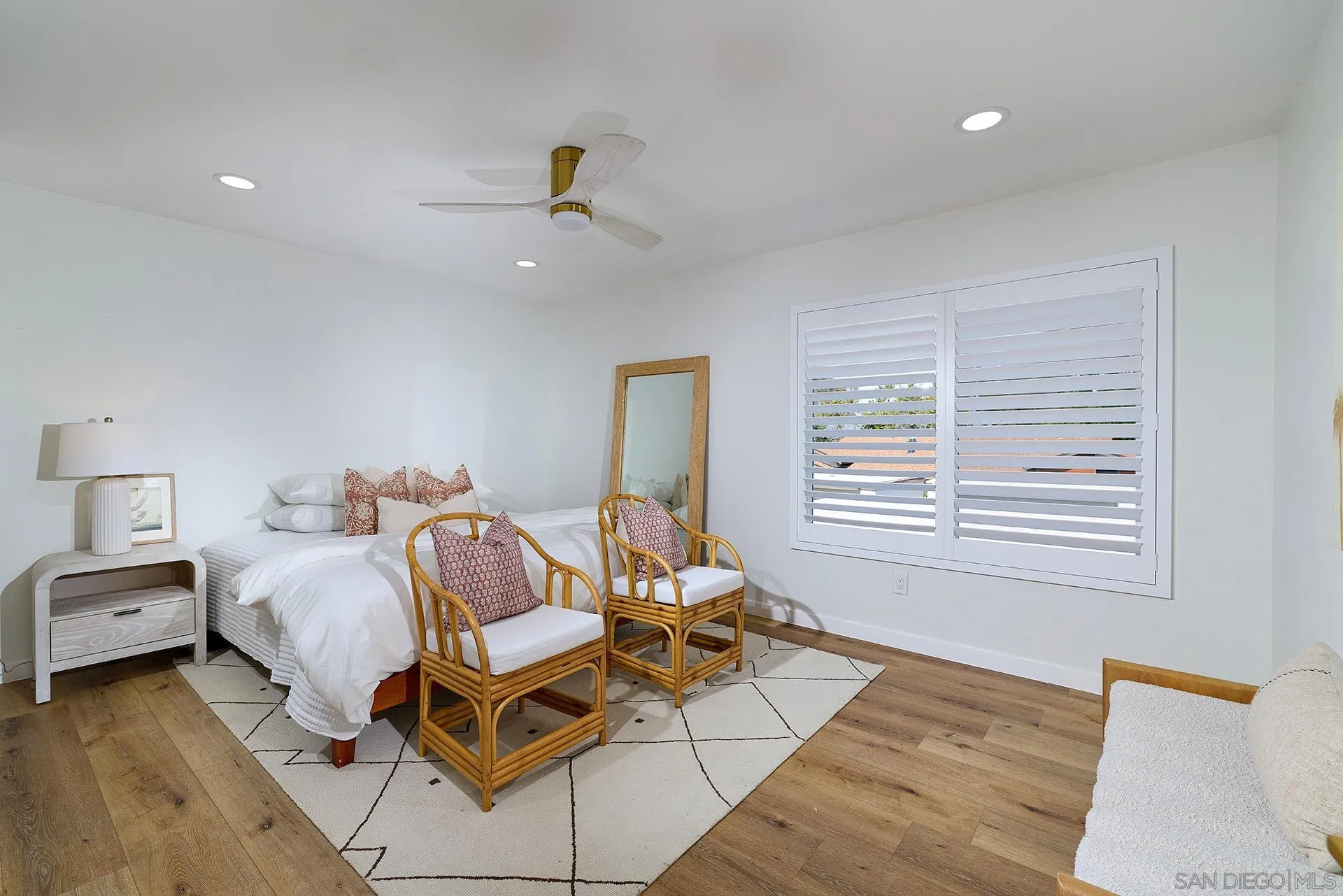https://cdn.realtyfeed.com/cdn/127/260017675/9b3bed110fd84a97e22400512738fa1c.webp