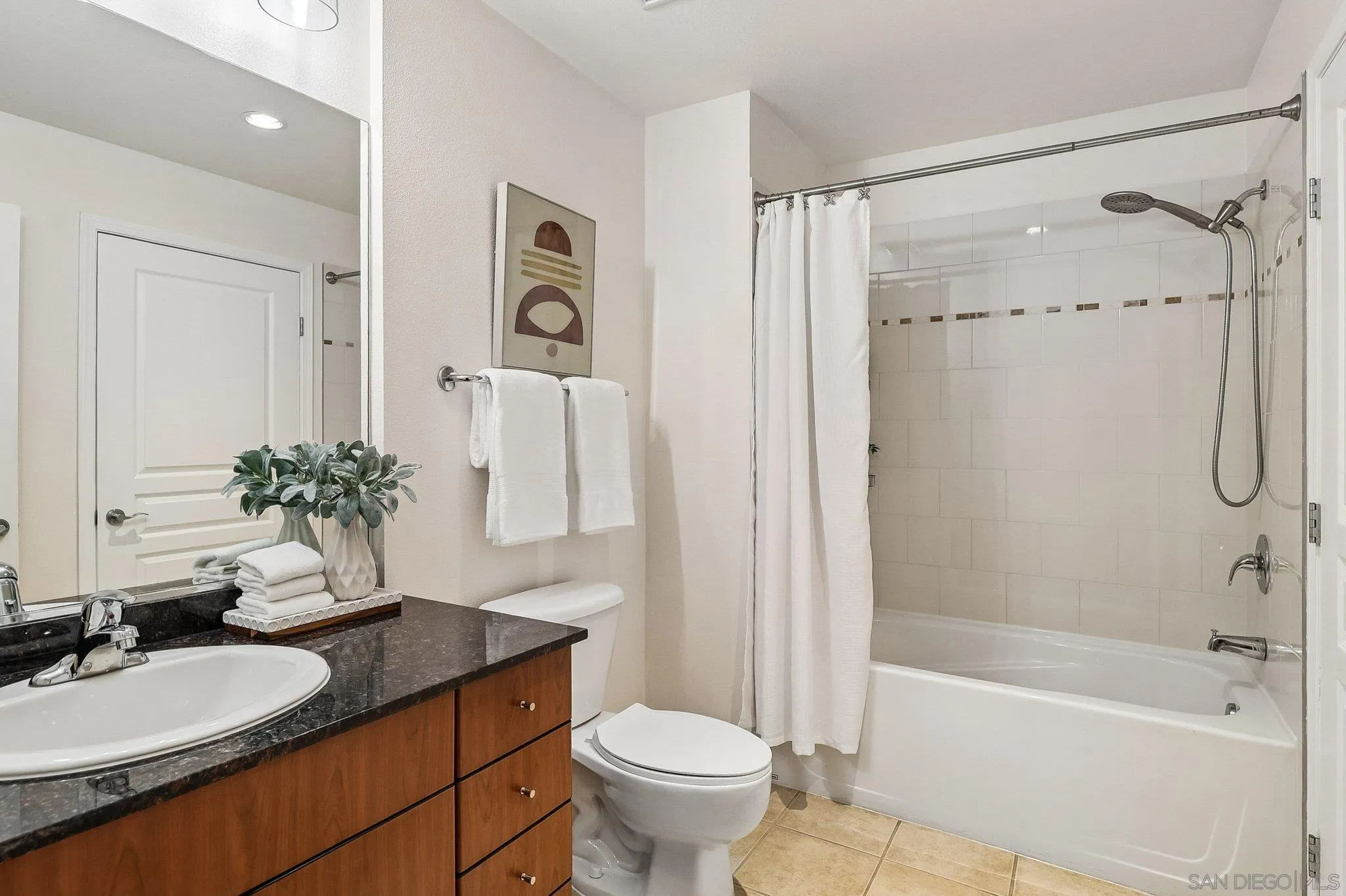 https://cdn.realtyfeed.com/cdn/127/260017685/85a84333b1b3cf7e149a40ee13698ab7.webp