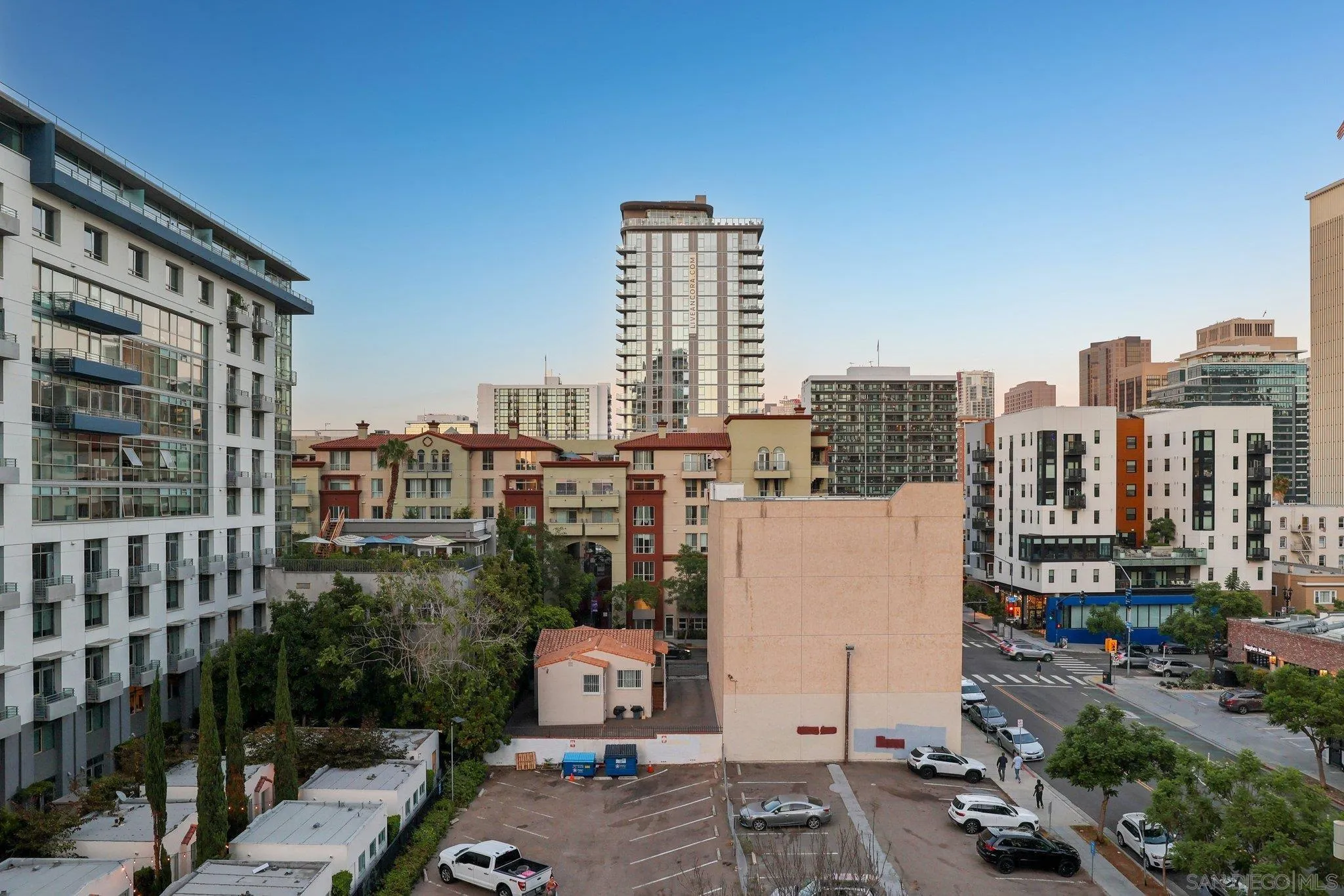 https://cdn.realtyfeed.com/cdn/127/260017685/8761ec53222014b7548250e49506b517.webp