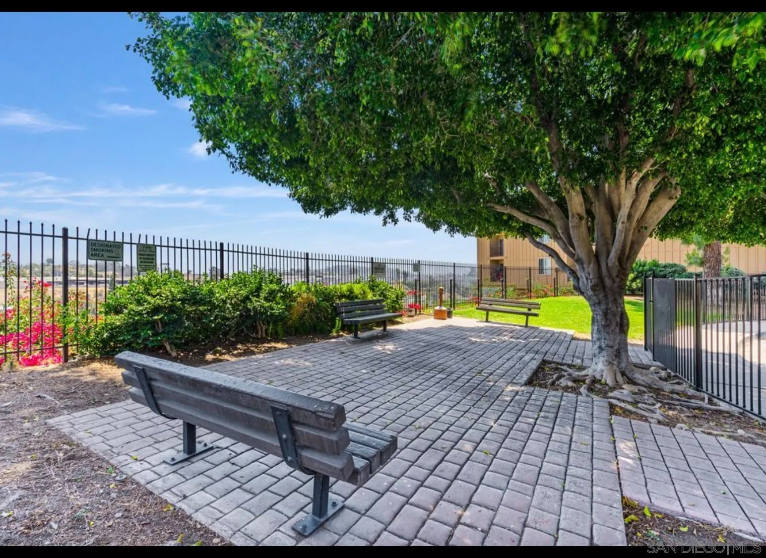 https://cdn.realtyfeed.com/cdn/127/260017687/62f55e7d3e3c5e9b2bd369bfc9bc0555.webp