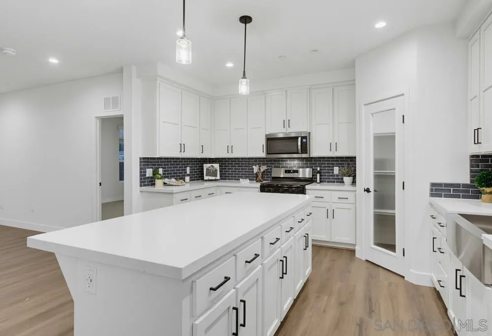 https://cdn.realtyfeed.com/cdn/127/260017691/04d32eebceb0568233f6000f768dab44.webp