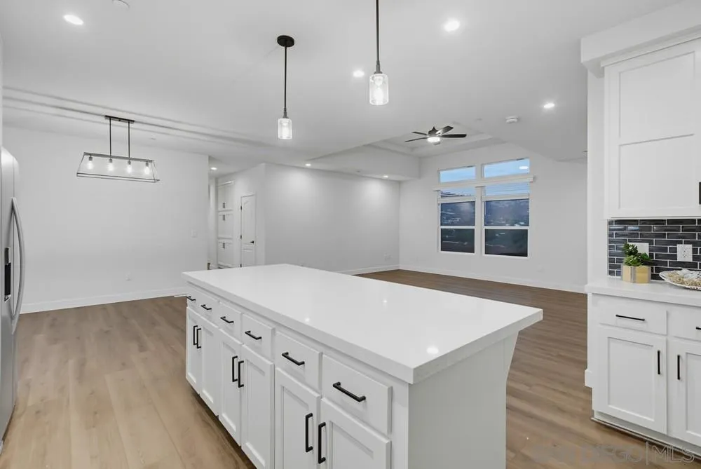 https://cdn.realtyfeed.com/cdn/127/260017691/1d3791471afb1a4b2b7c58a1c93a4730.webp