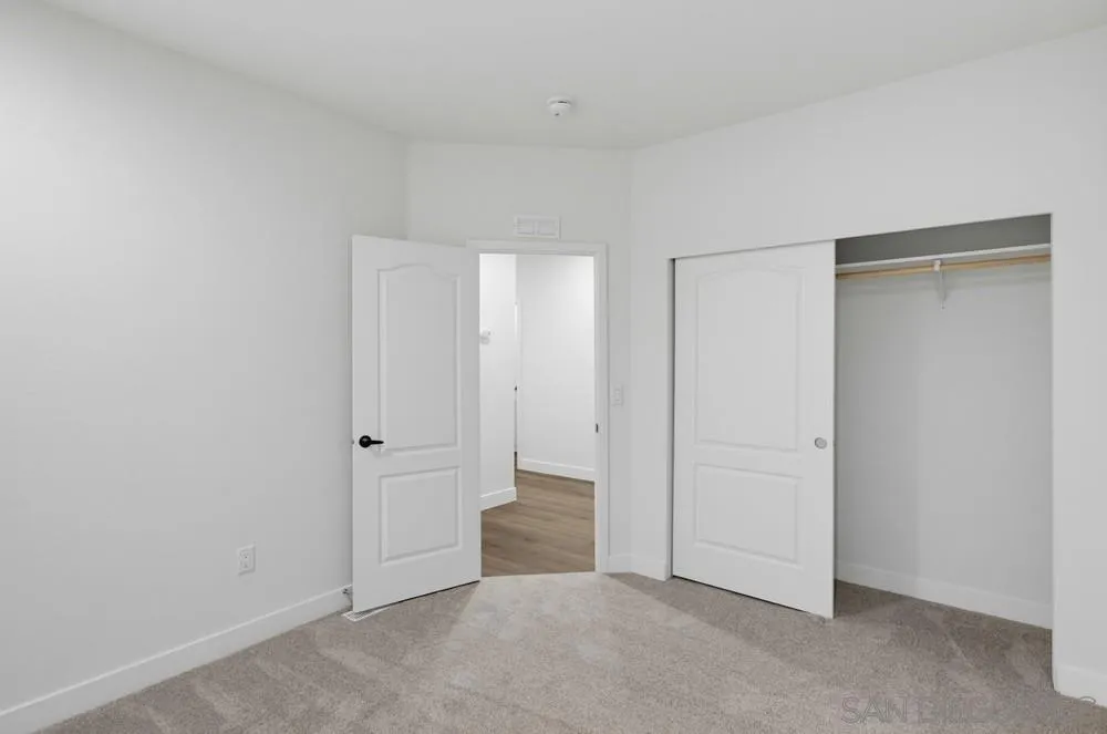 https://cdn.realtyfeed.com/cdn/127/260017691/381d423c432042925846cf3166df5b6b.webp