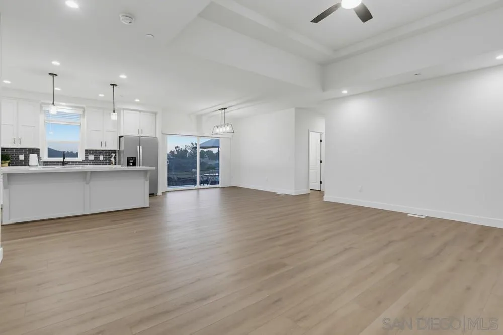 https://cdn.realtyfeed.com/cdn/127/260017691/82a803c08861c629475fa30d8ec8cc8d.webp