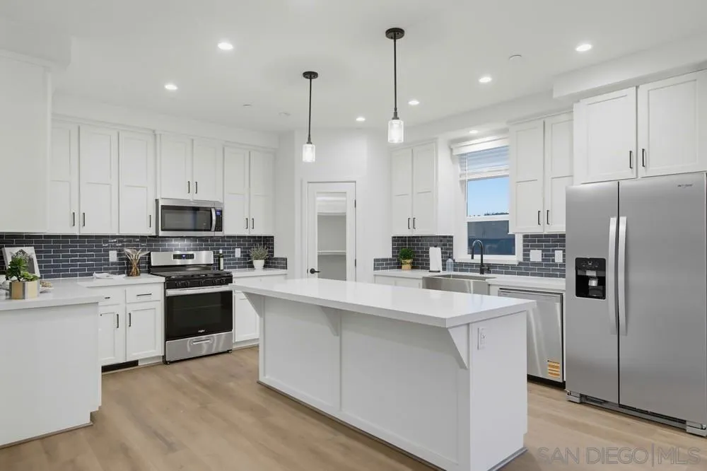 https://cdn.realtyfeed.com/cdn/127/260017691/ef685793b1161ef252d3a0f991800dd0.webp