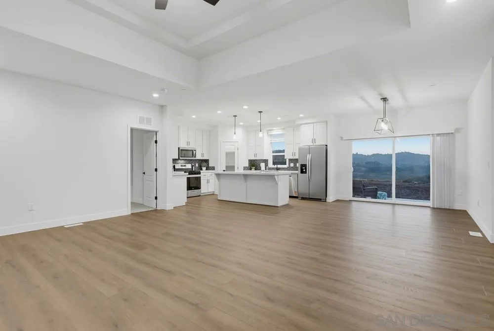 https://cdn.realtyfeed.com/cdn/127/260017691/f559b4786d54d23d3480c29b2289fd18.webp