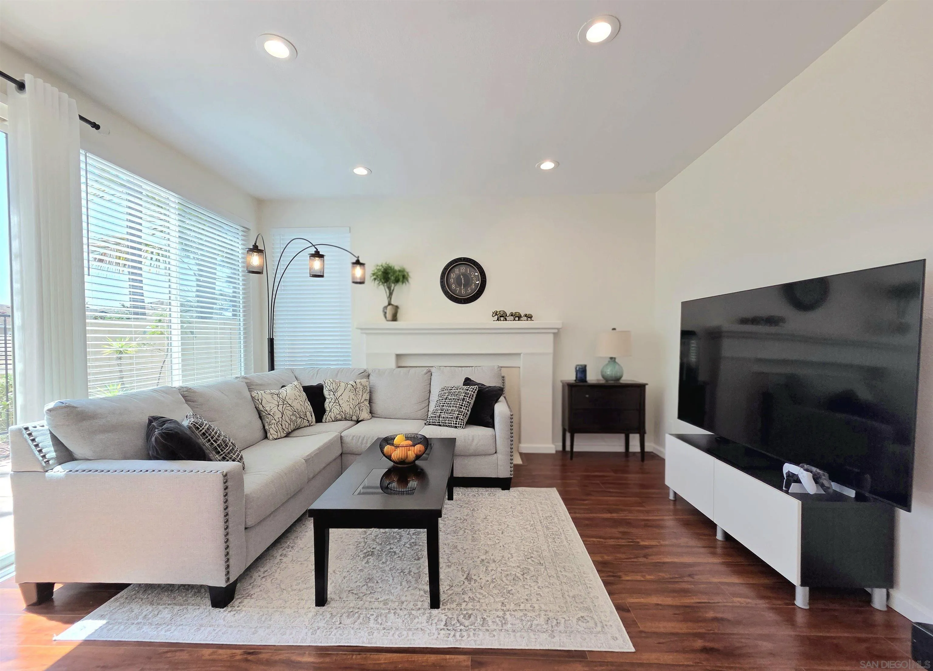 https://cdn.realtyfeed.com/cdn/127/260017698/6d5bf9a0c8fa3871e1fa3e8c0bf5c46f.webp