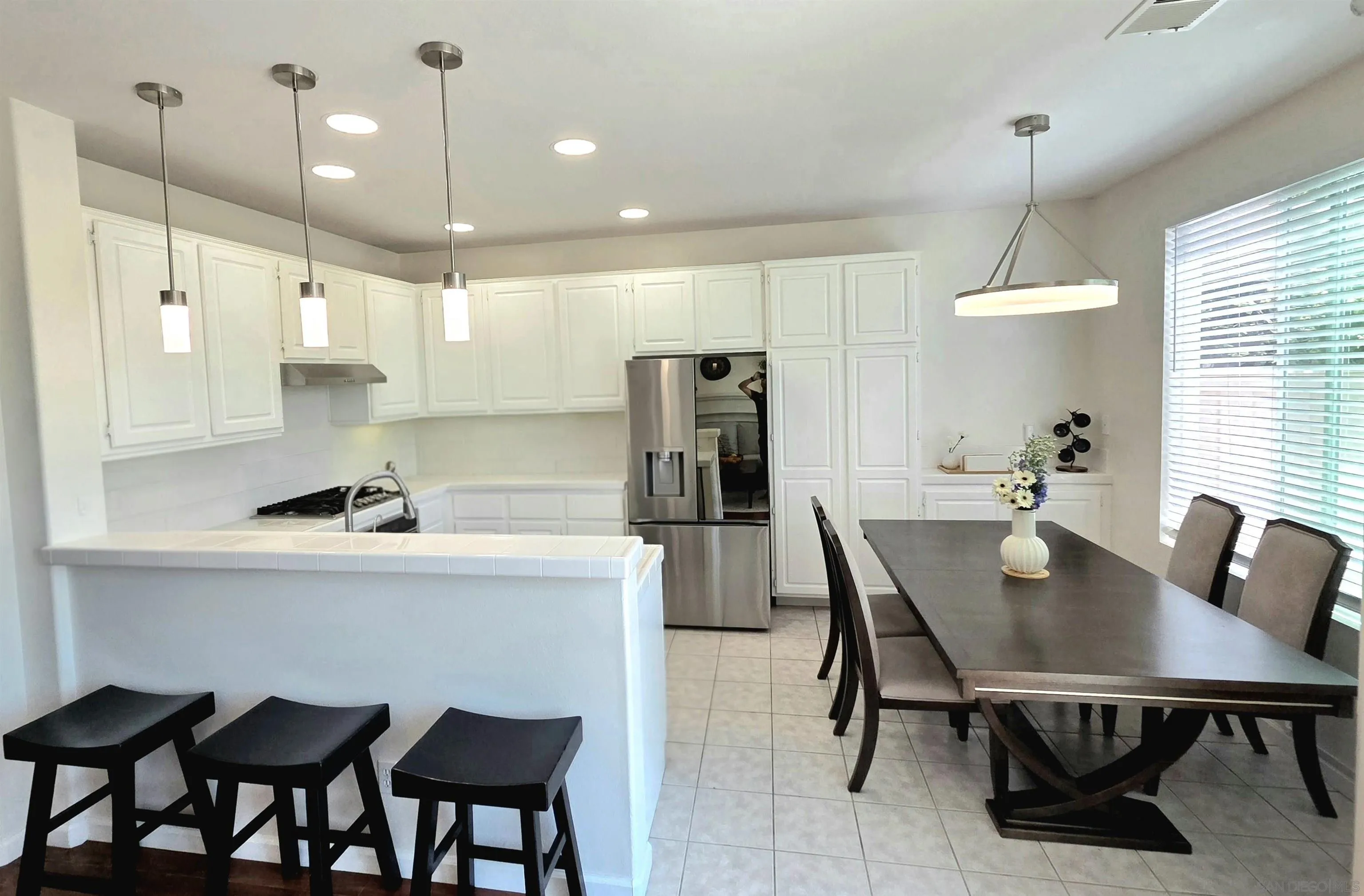 https://cdn.realtyfeed.com/cdn/127/260017698/df0152a96696d2fa08b8ada12d3121ea.webp