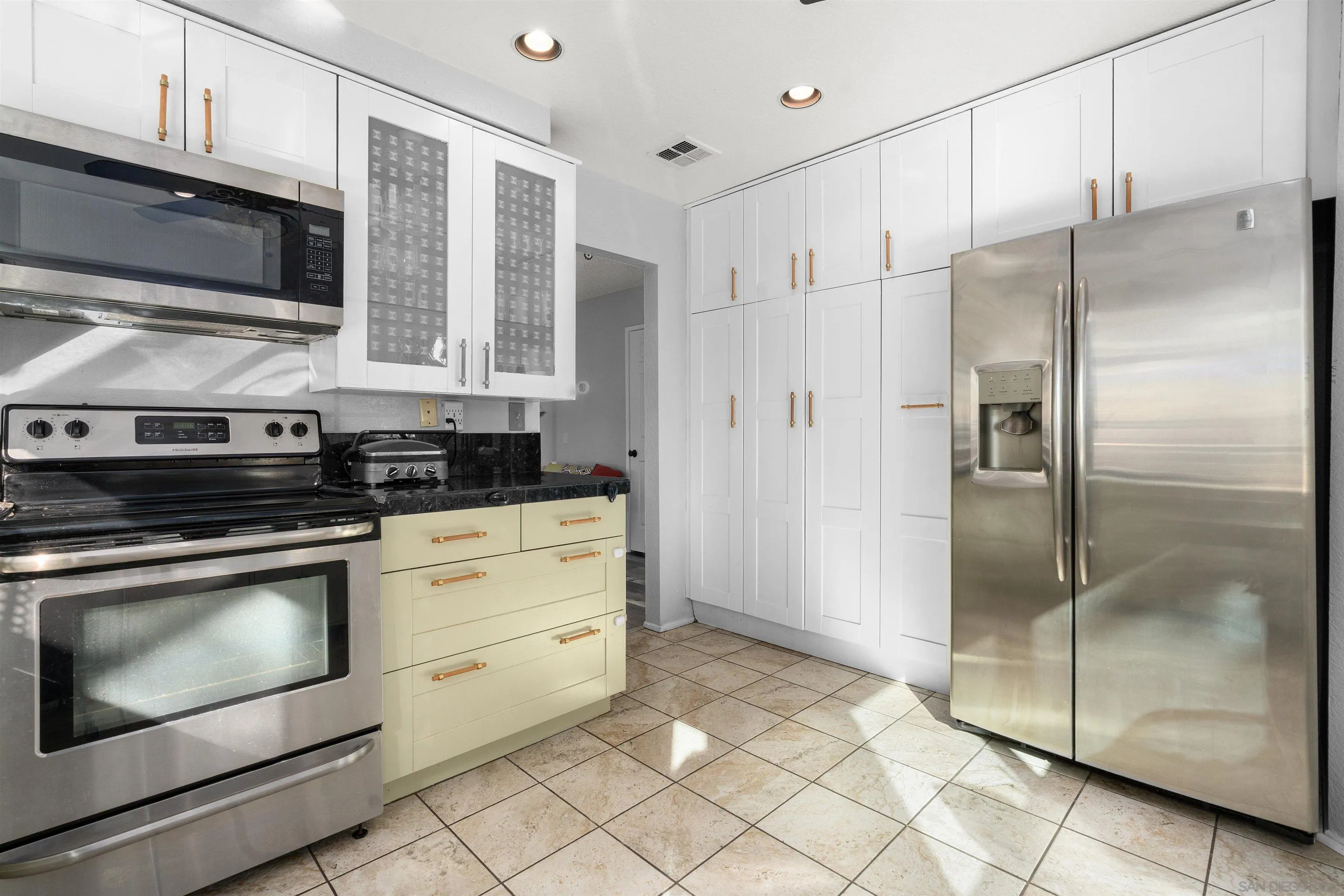 https://cdn.realtyfeed.com/cdn/127/260017702/1bce64b00633217cb656a703c021741a.webp
