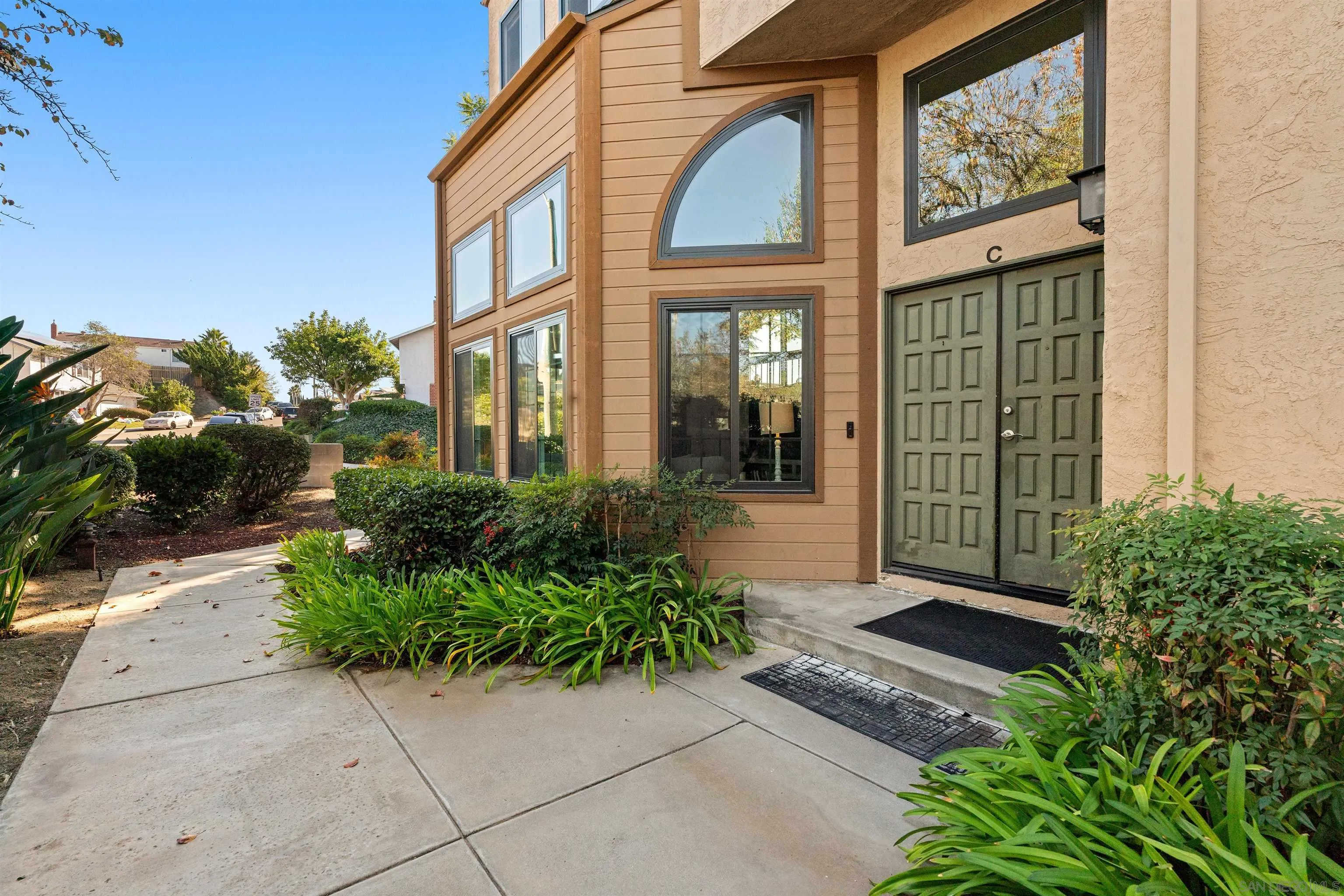 https://cdn.realtyfeed.com/cdn/127/260017702/edae7e010547dbc87c65d4f343fb2717.webp