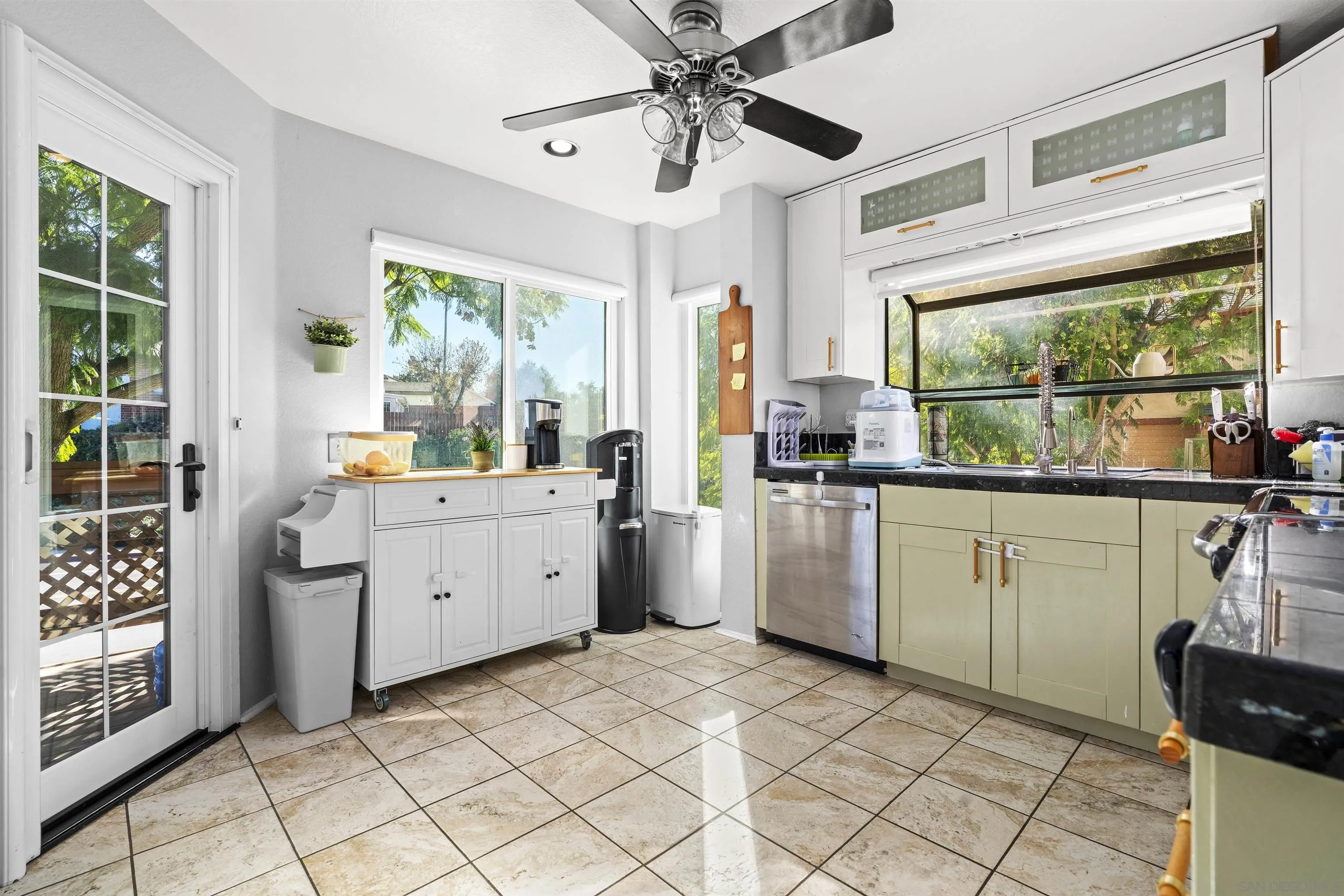 https://cdn.realtyfeed.com/cdn/127/260017702/ffb52613fb7f9bee5071022c1896480c.webp