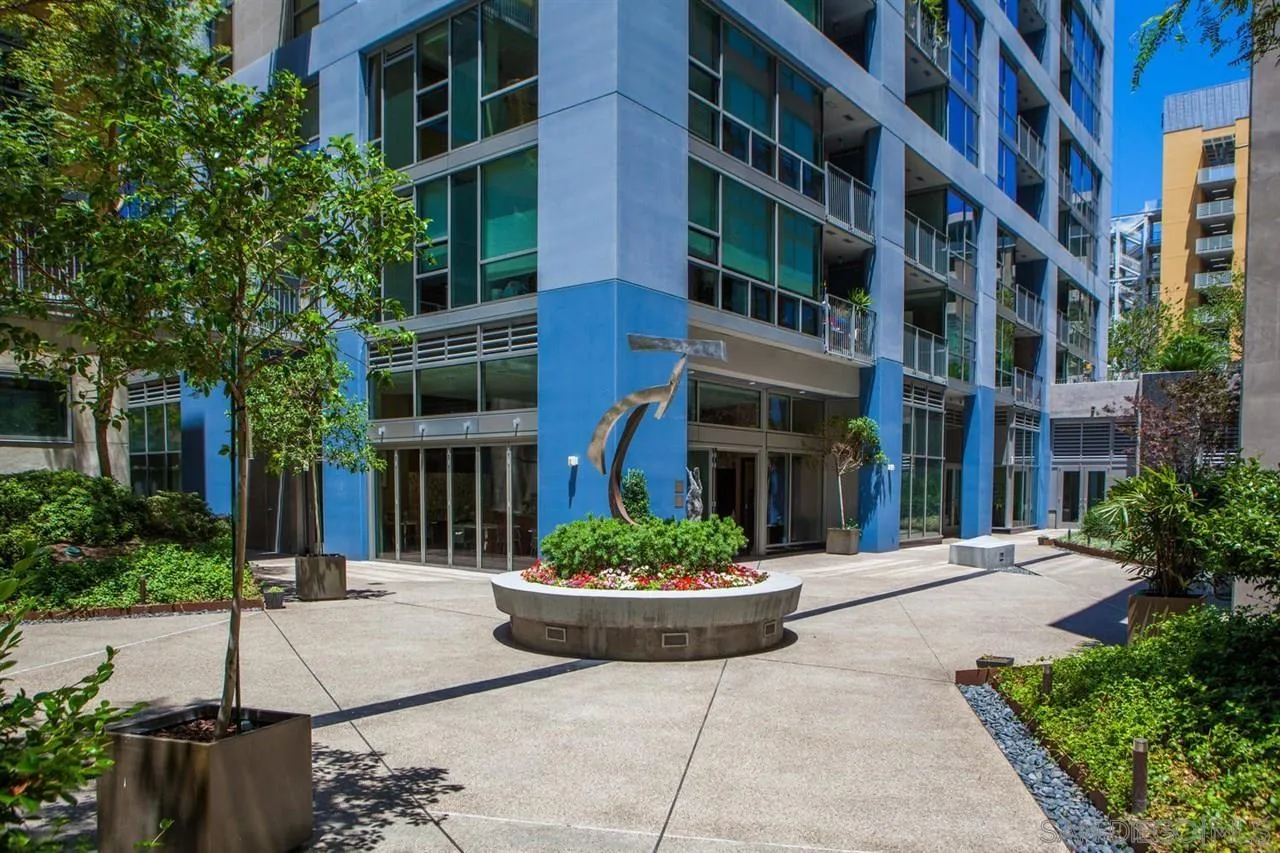 https://cdn.realtyfeed.com/cdn/127/260017708/55da753abbb4f4b48b875f39ea05409d.webp