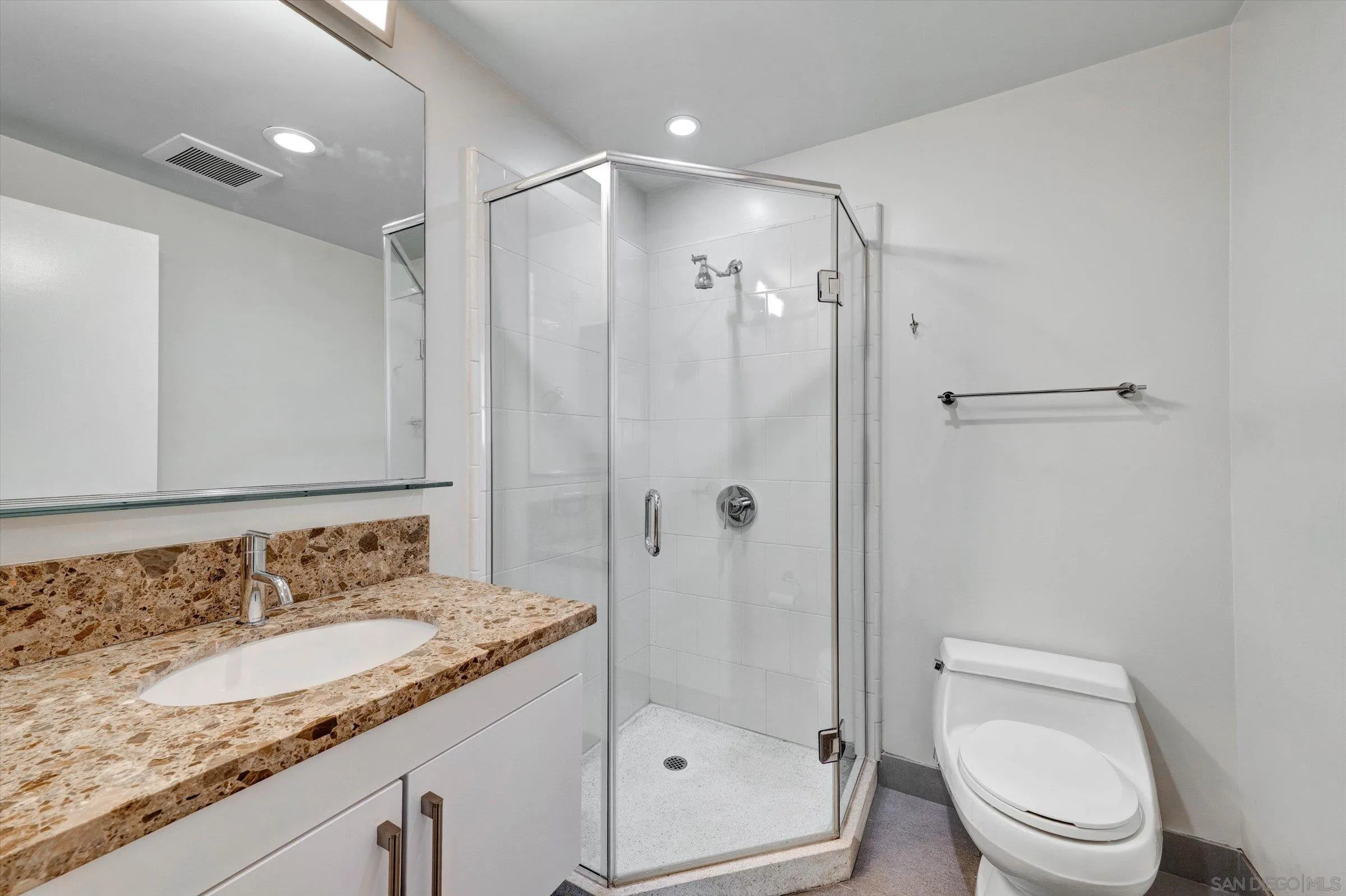 https://cdn.realtyfeed.com/cdn/127/260017708/6972cd4acc4b71acee6a05aead1c6aae.webp
