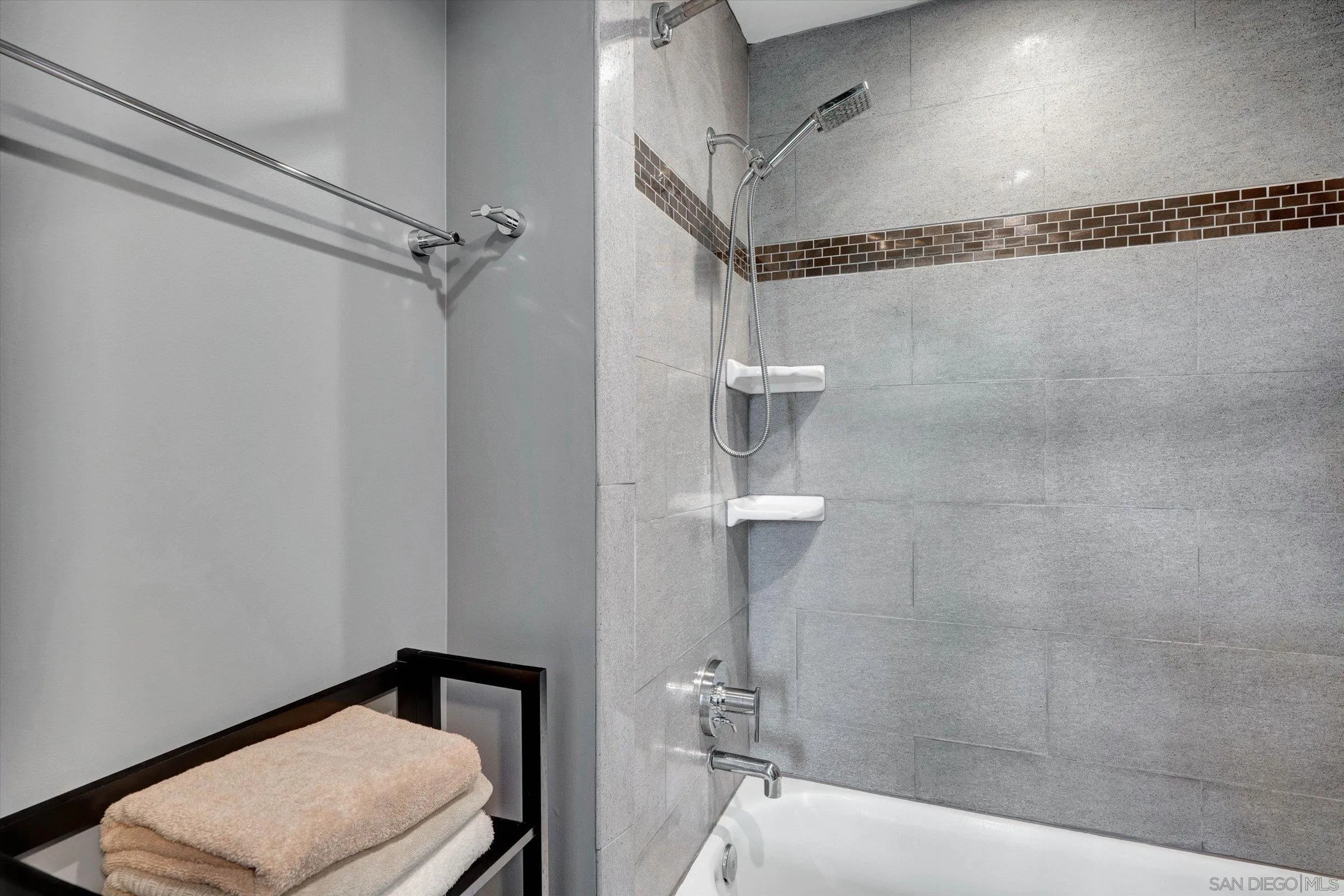 https://cdn.realtyfeed.com/cdn/127/260017708/76ef5005e3320cd5af0b303cbfd099b4.webp
