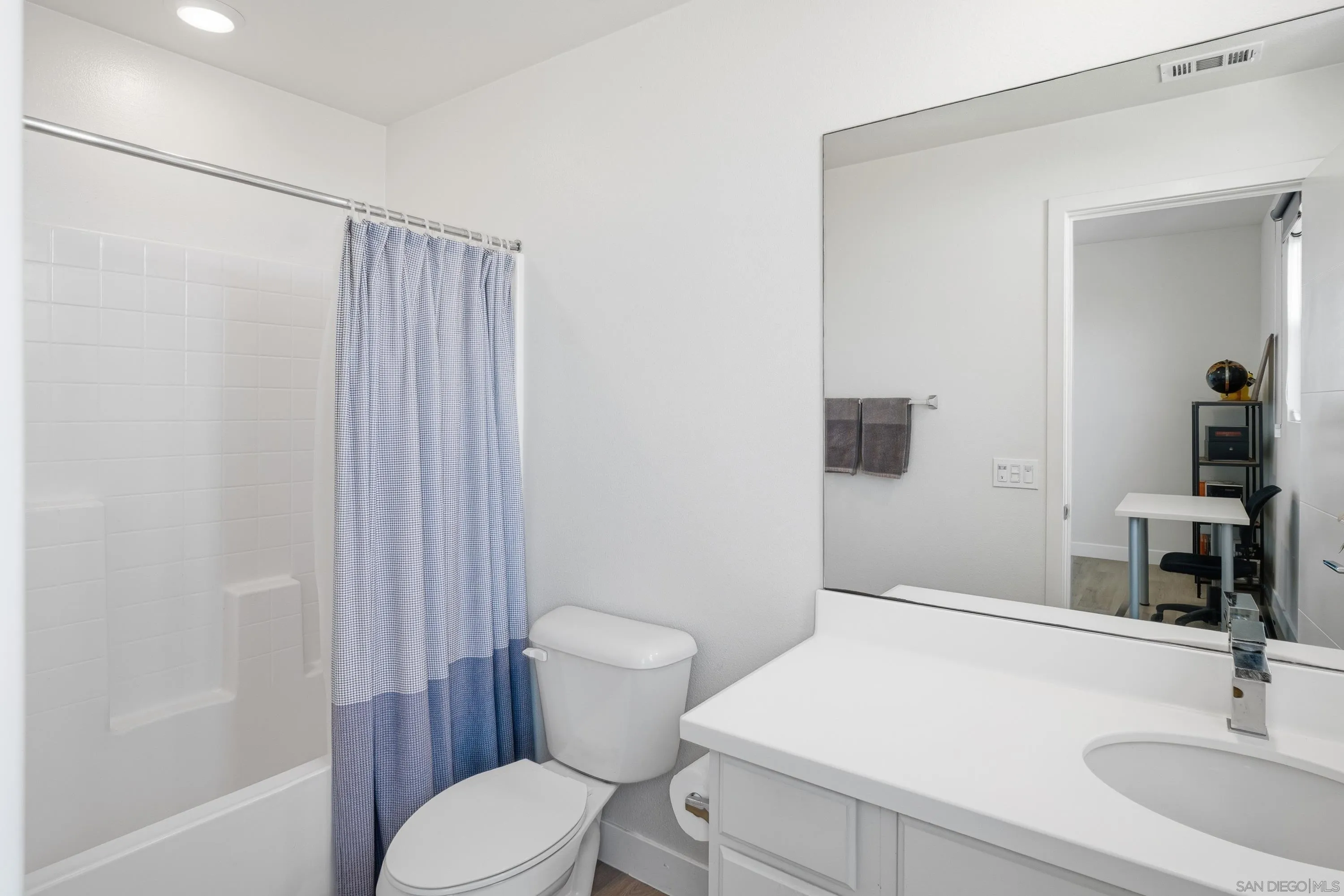 https://cdn.realtyfeed.com/cdn/127/260017720/62543c72bd8b5dedf3d4b45f9fe3de33.webp