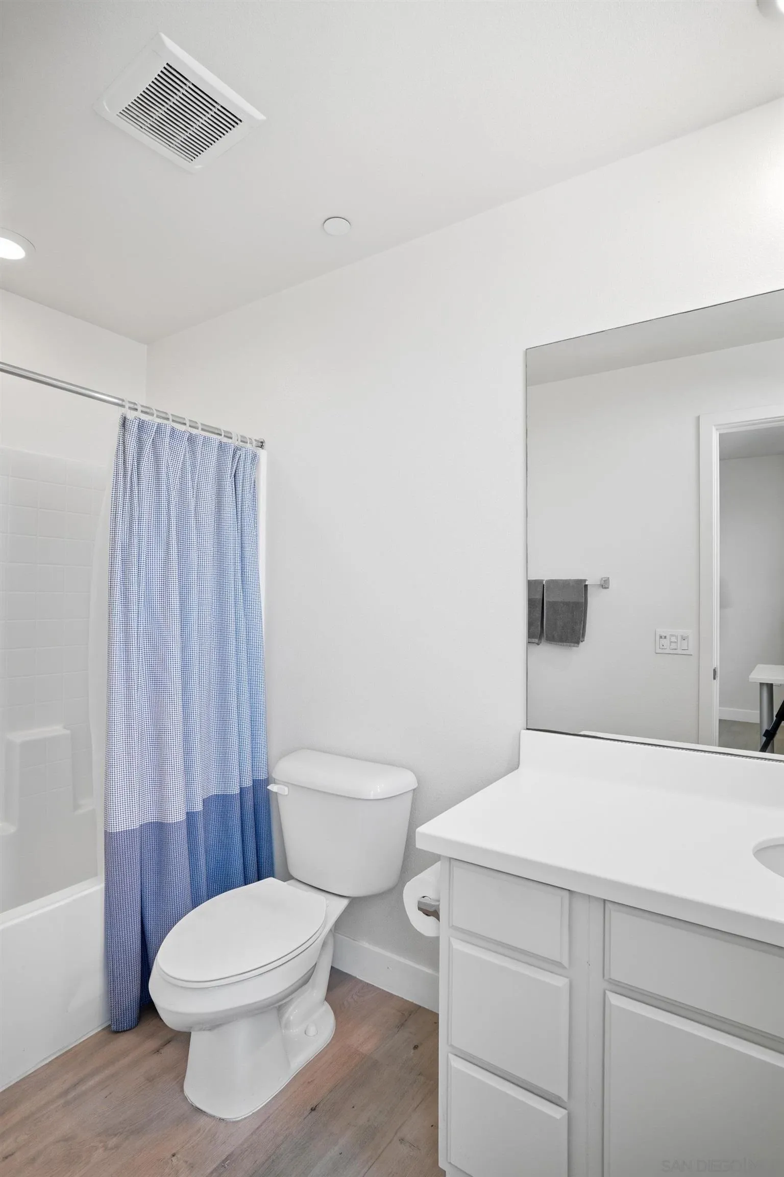 https://cdn.realtyfeed.com/cdn/127/260017720/7d49dc8fc646b967a0da68ad494bdc9c.webp