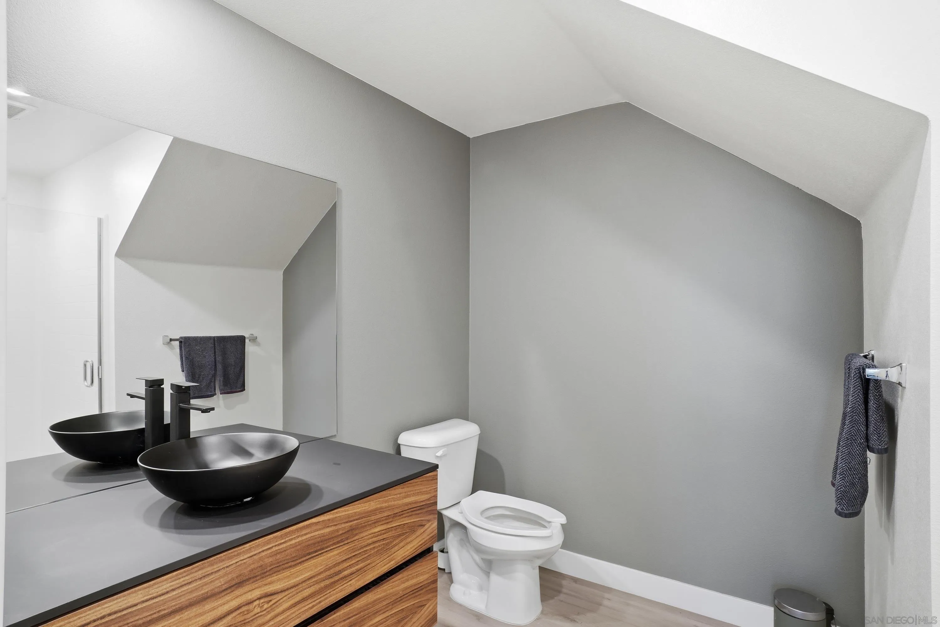 https://cdn.realtyfeed.com/cdn/127/260017720/b16b06e0461098417b07dc8df013fe66.webp
