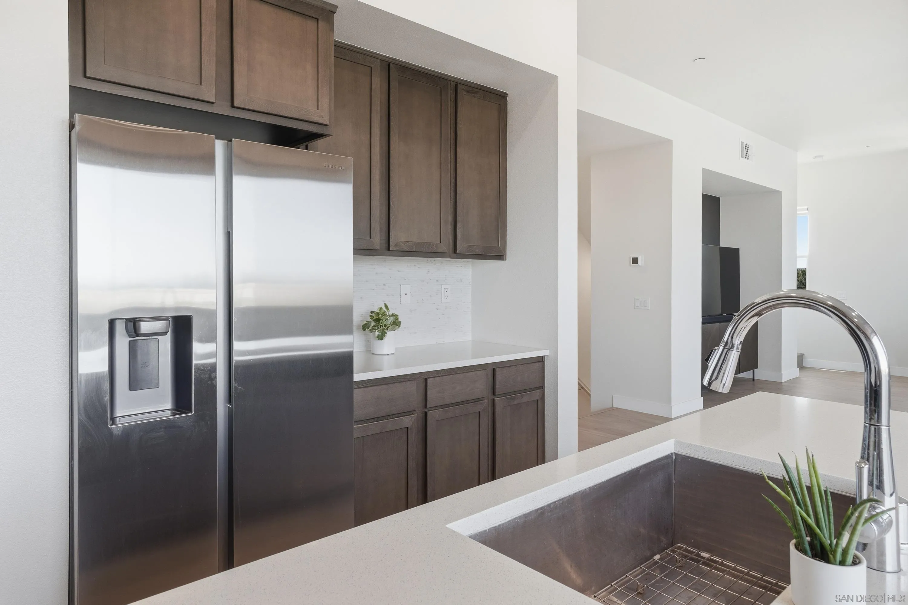 https://cdn.realtyfeed.com/cdn/127/260017720/b1a7516e00c4eff48f2344c19c336765.webp
