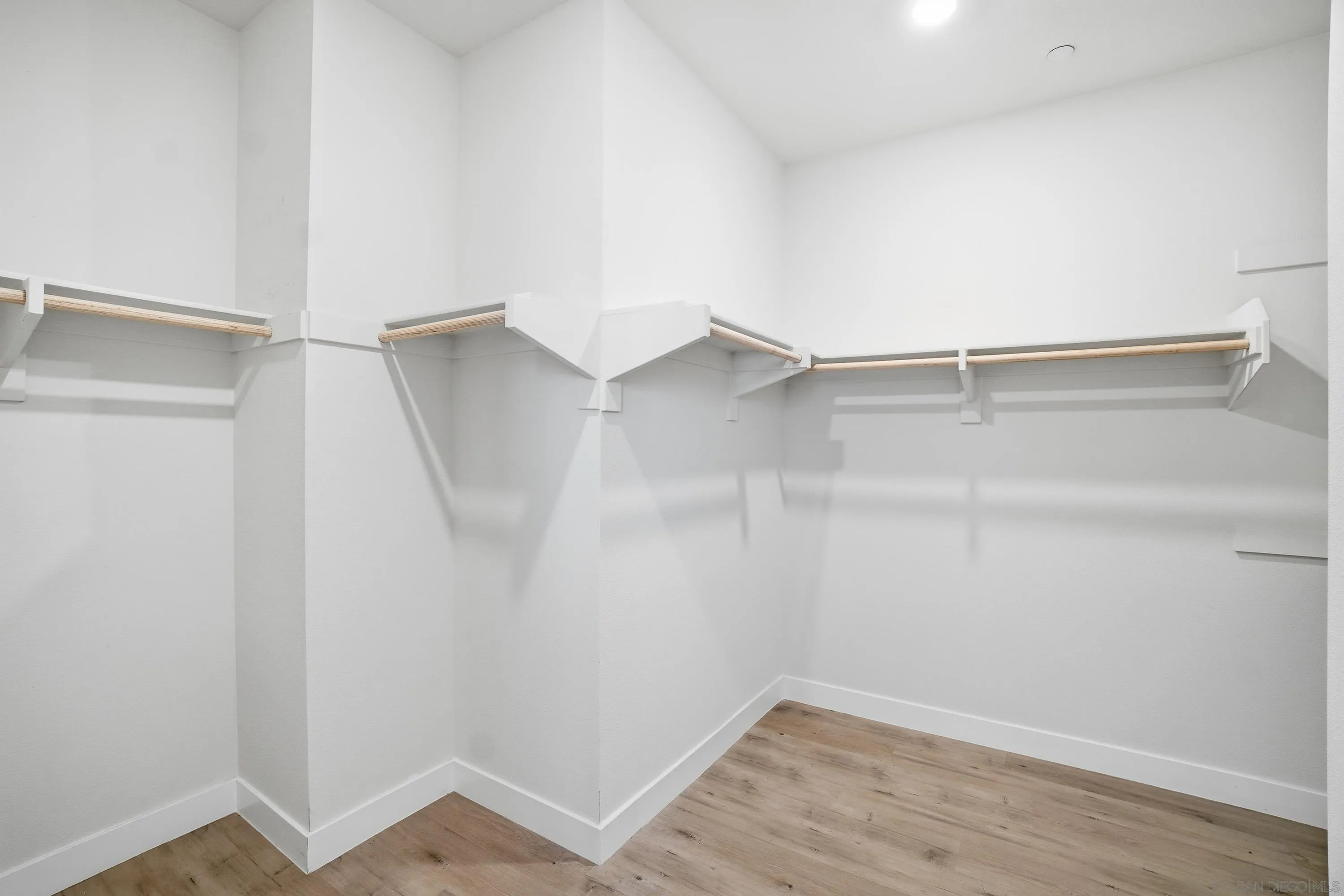 https://cdn.realtyfeed.com/cdn/127/260017720/e29767448358591b0fa154147167667d.webp