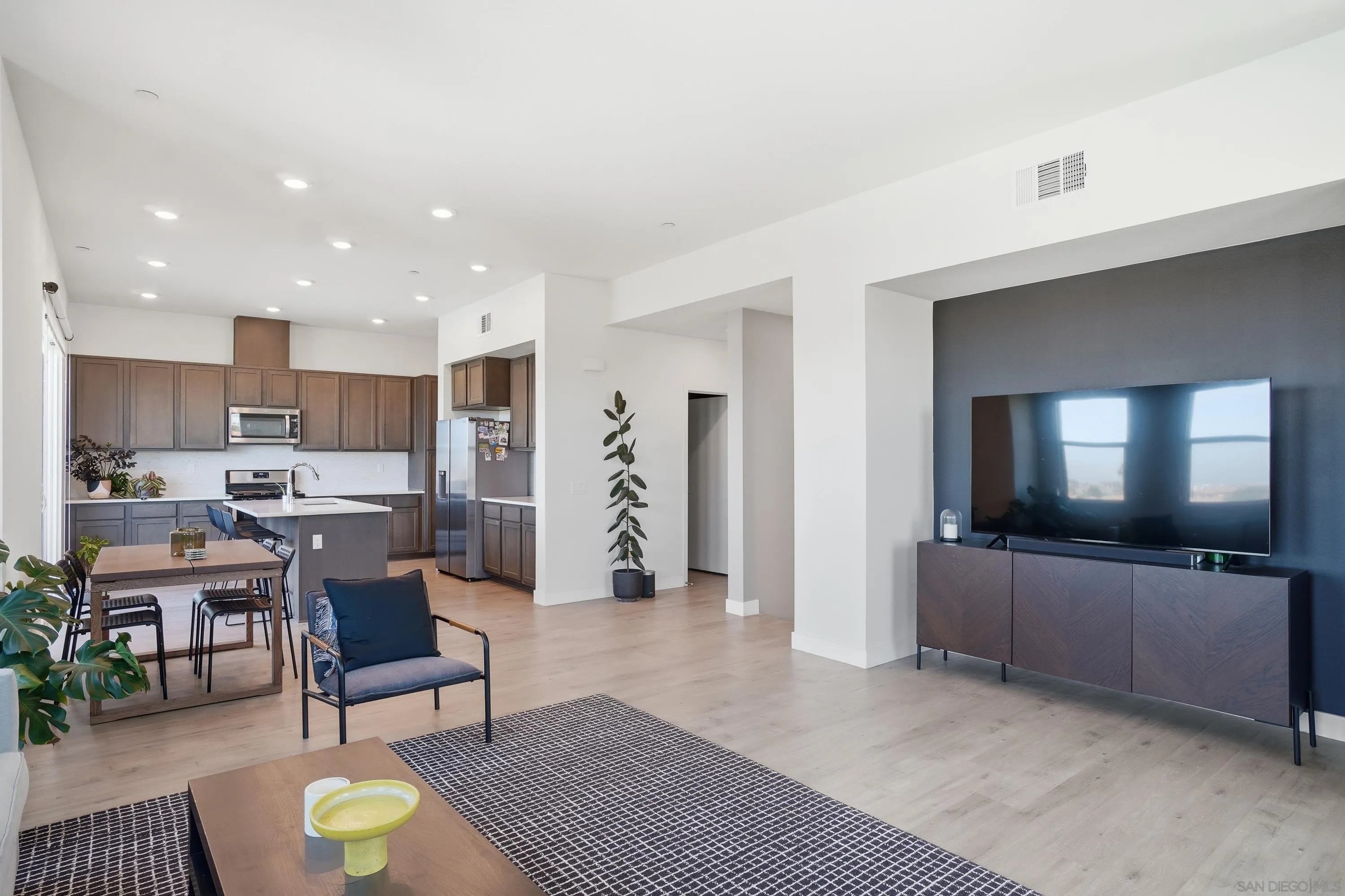 2014 Luzon Ln Unit 8, Chula Vista, CA 91915 - Photo 4 of 51, Chula Vista, CA
