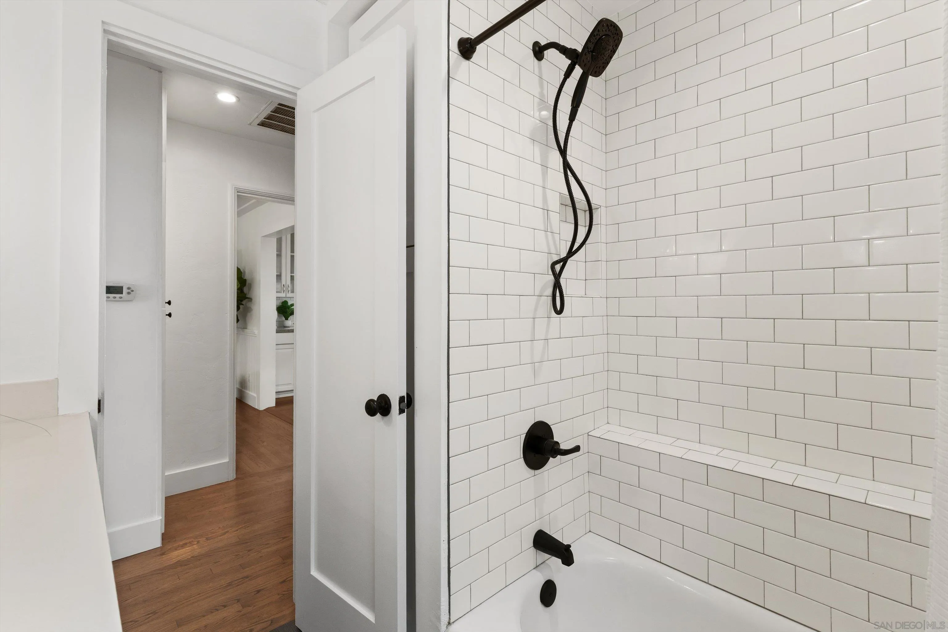 https://cdn.realtyfeed.com/cdn/127/260017730/49d236f5ecf36fb3ada4ea6e8eda3f53.webp