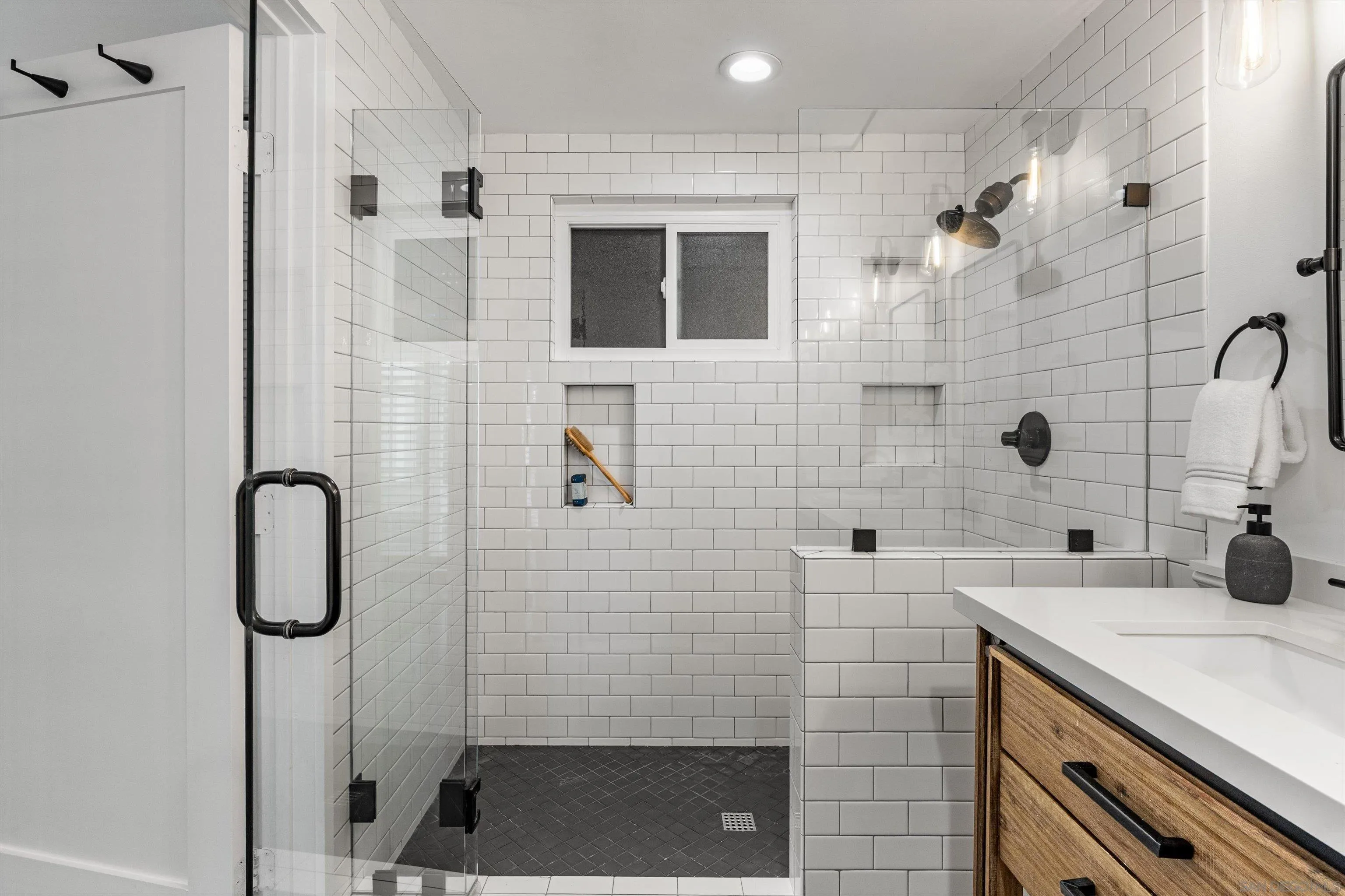 https://cdn.realtyfeed.com/cdn/127/260017730/6e385c1c1ba65a054228543ac00e5fe1.webp