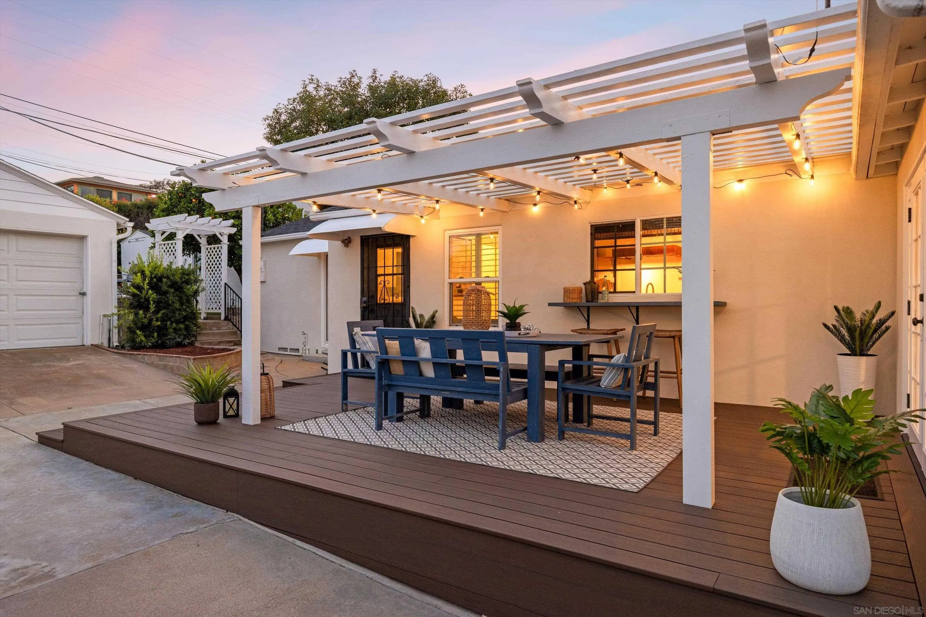 https://cdn.realtyfeed.com/cdn/127/260017730/8f08f14958129c415dd458fe3ba10e65.webp