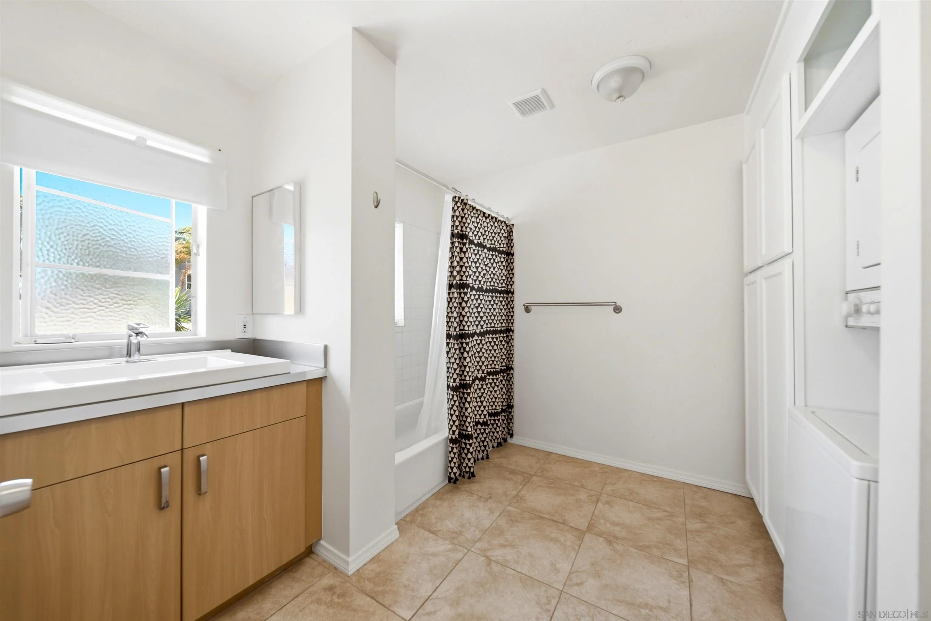 https://cdn.realtyfeed.com/cdn/127/260017736/0af27dd301be76c00a322176e623e925.webp