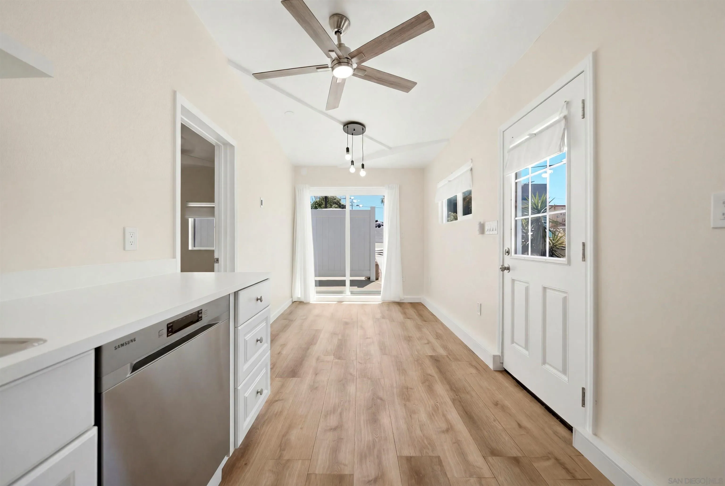 https://cdn.realtyfeed.com/cdn/127/260017736/26d0b8fa36a9f6d04f15e96873eddeee.webp