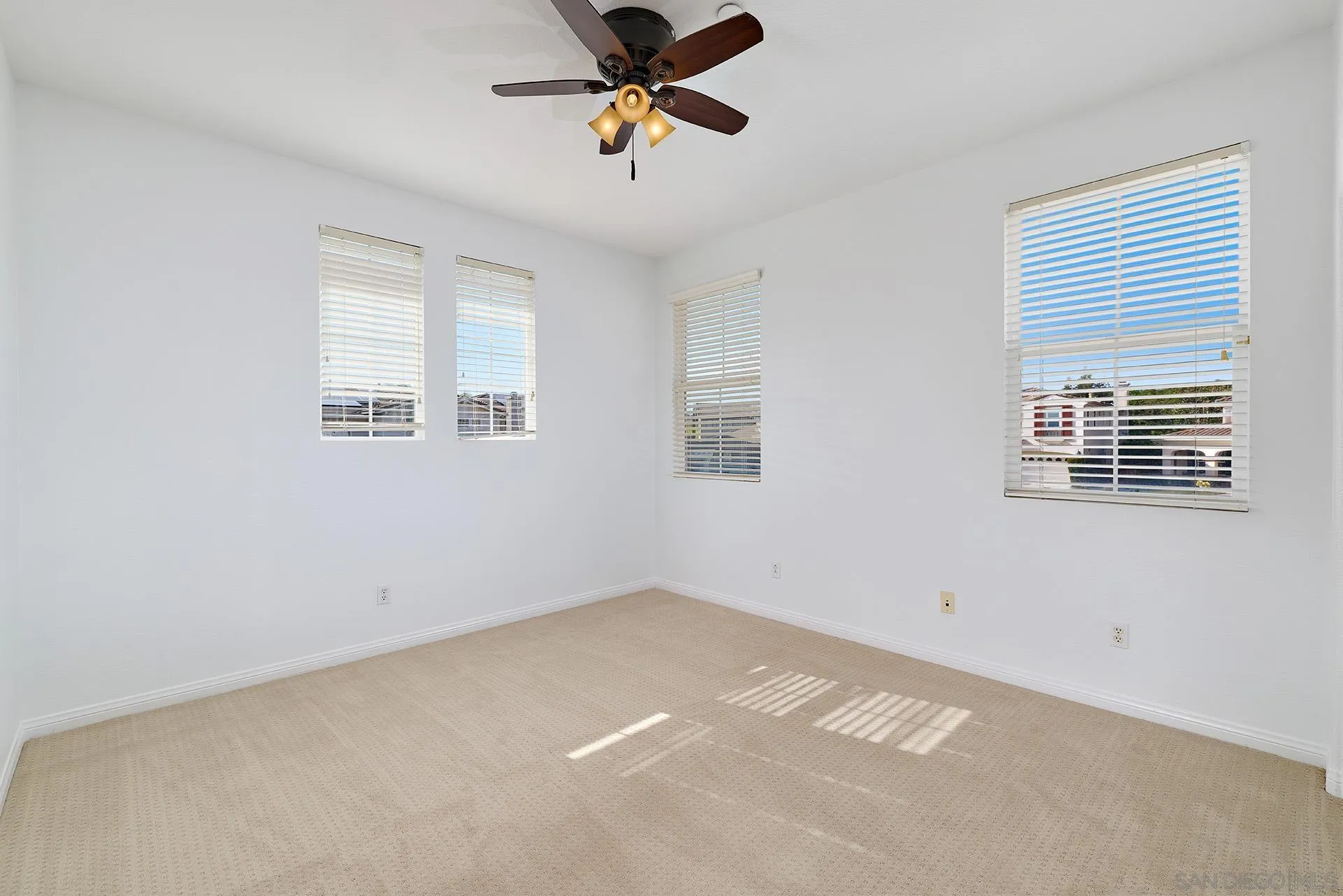 https://cdn.realtyfeed.com/cdn/127/260017749/12bf85f4abba953c9463e0436e7a46ea.webp