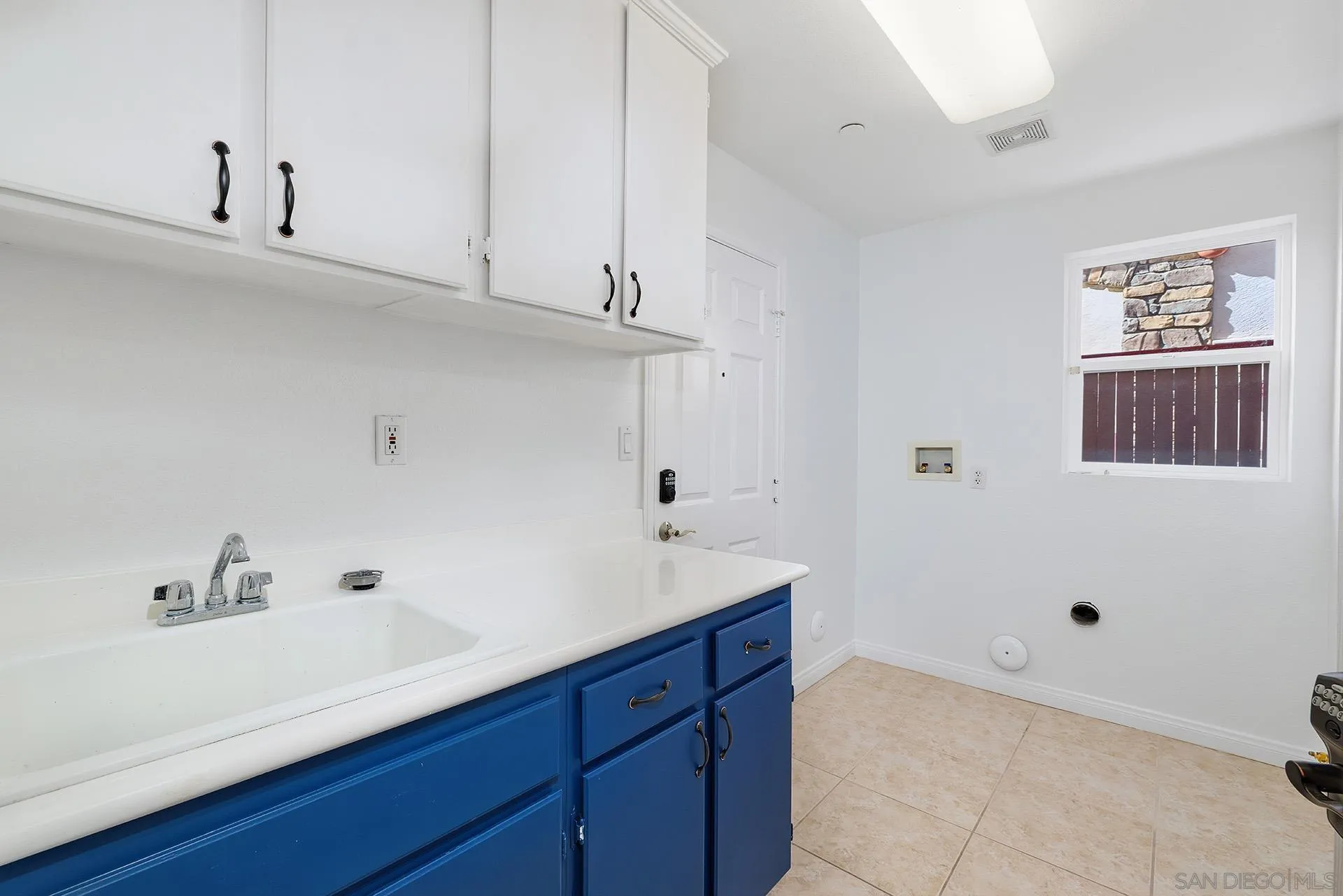 https://cdn.realtyfeed.com/cdn/127/260017749/675ecec49a87e57035b6177f745e4eee.webp