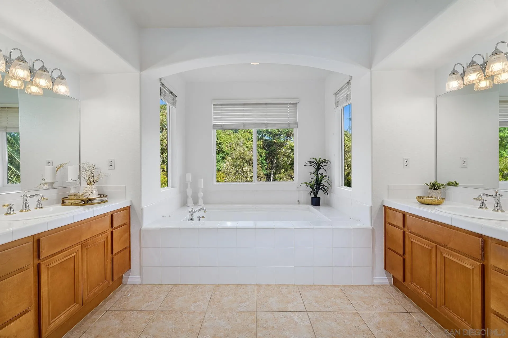 https://cdn.realtyfeed.com/cdn/127/260017749/76ee3881c61c94ae09346c92cbc8b4f4.webp