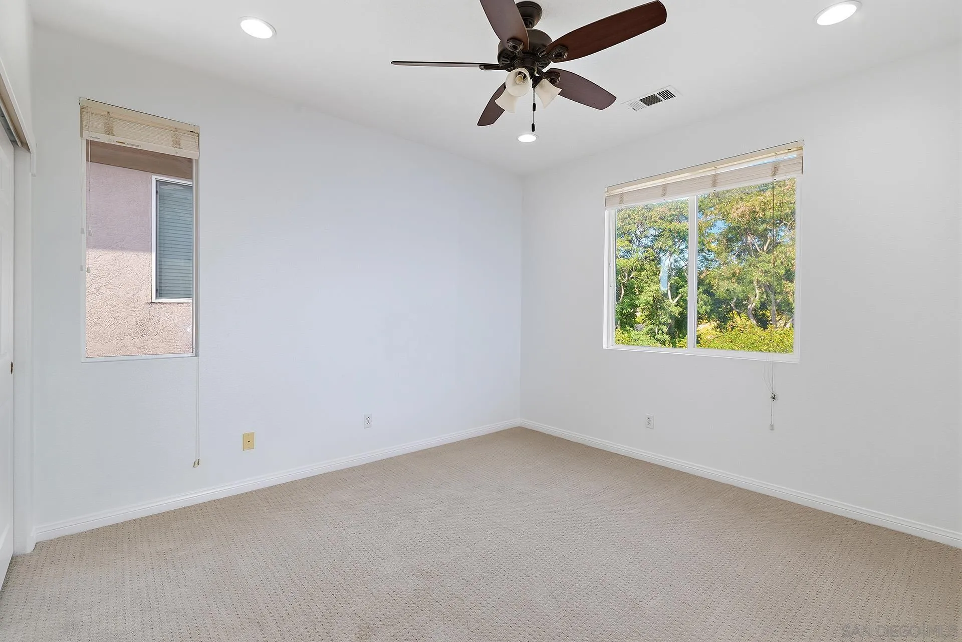 https://cdn.realtyfeed.com/cdn/127/260017749/9ddbca304fb9a686e58152c3e68a34d1.webp