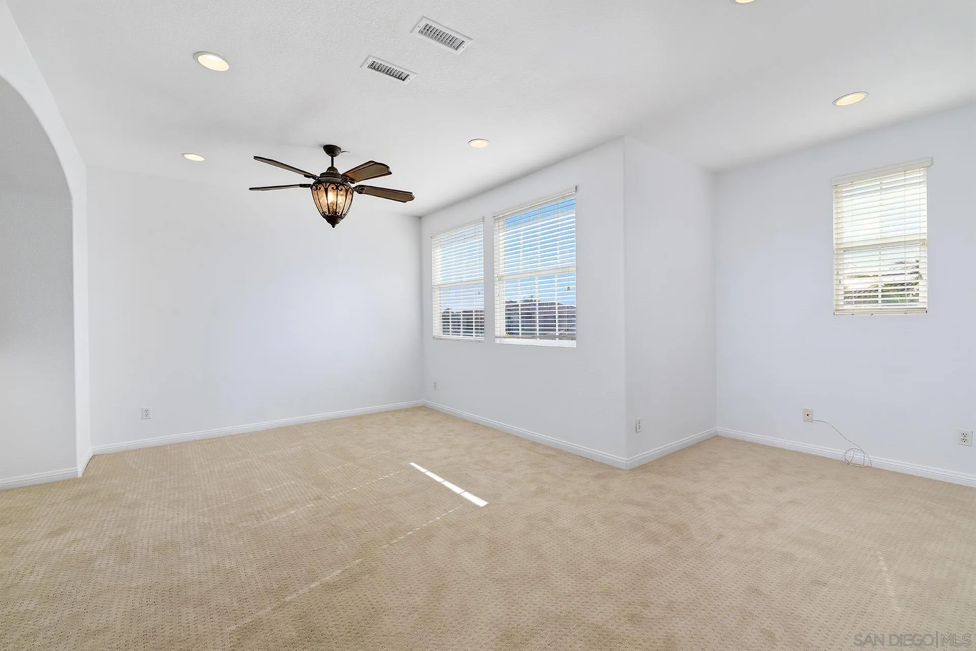 https://cdn.realtyfeed.com/cdn/127/260017749/c05a1f18f0e3be763c9beb6fca6445f8.webp