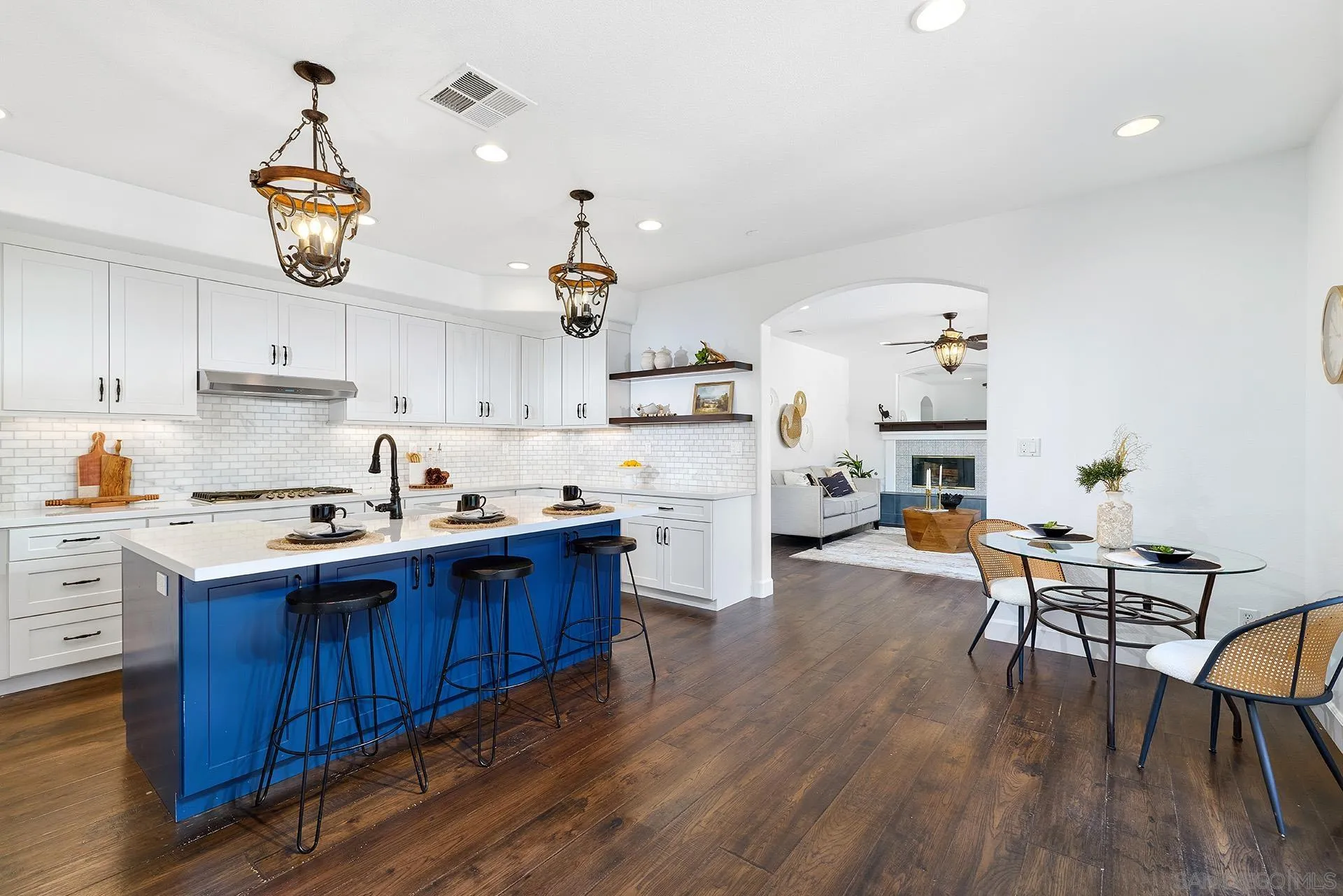 https://cdn.realtyfeed.com/cdn/127/260017749/d49bf7ad4aeb1dcde7a54dbcc6f2d4c5.webp