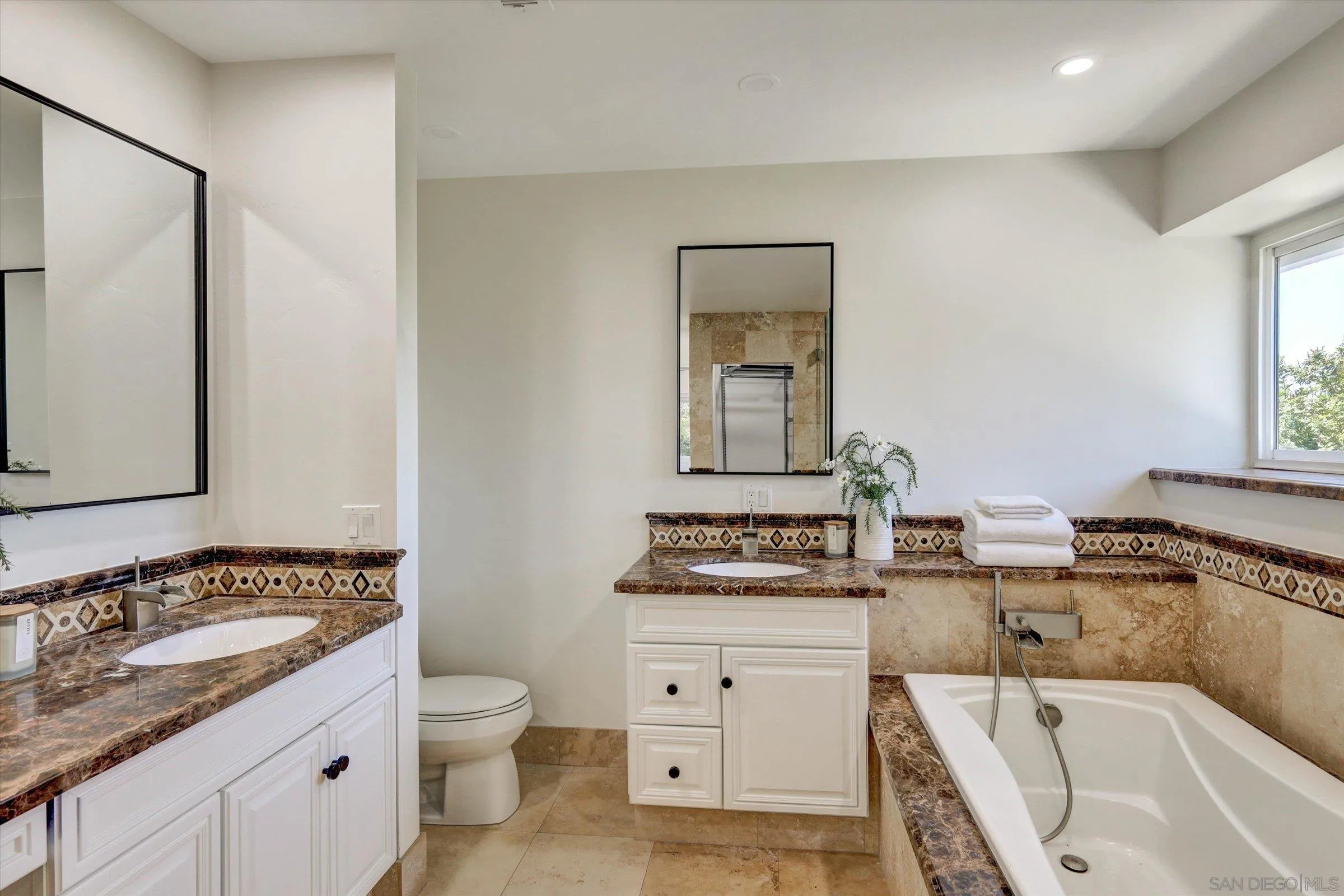 https://cdn.realtyfeed.com/cdn/127/260017769/bab8dd23562e7672cd897e7e41396b04.webp