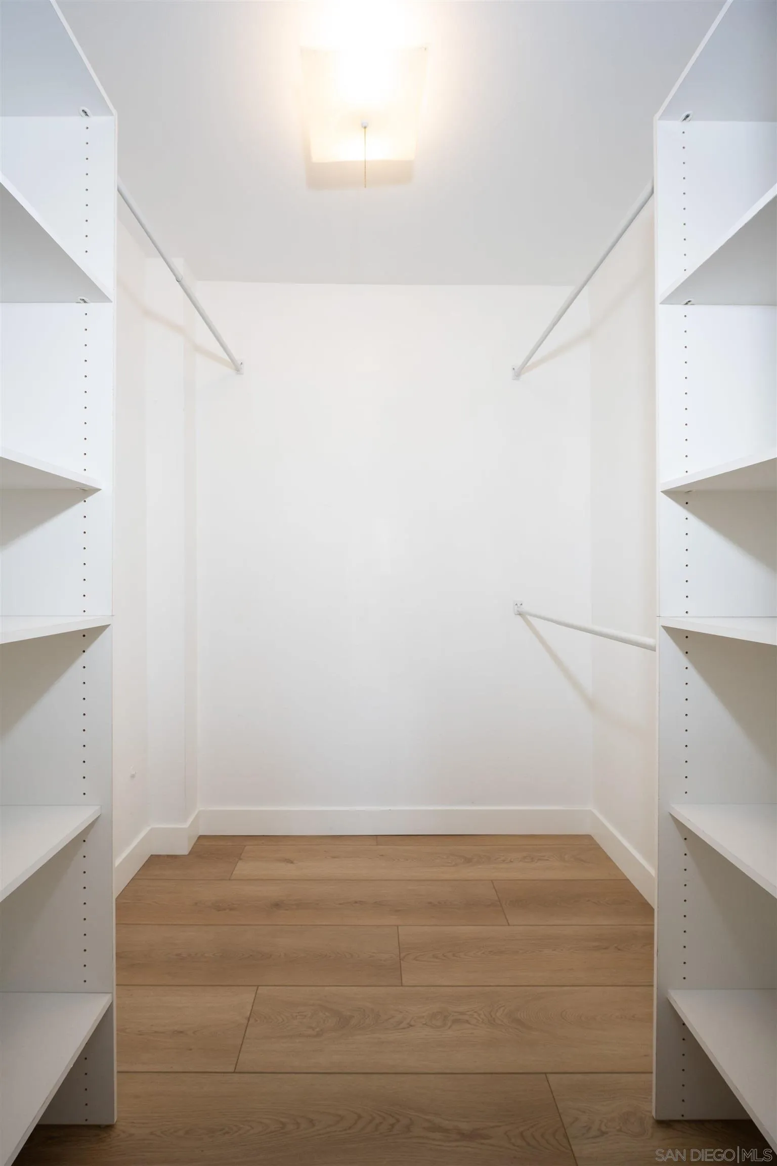 https://cdn.realtyfeed.com/cdn/127/260017776/27f225ae38de81df7622fb4e3e2cb92e.webp