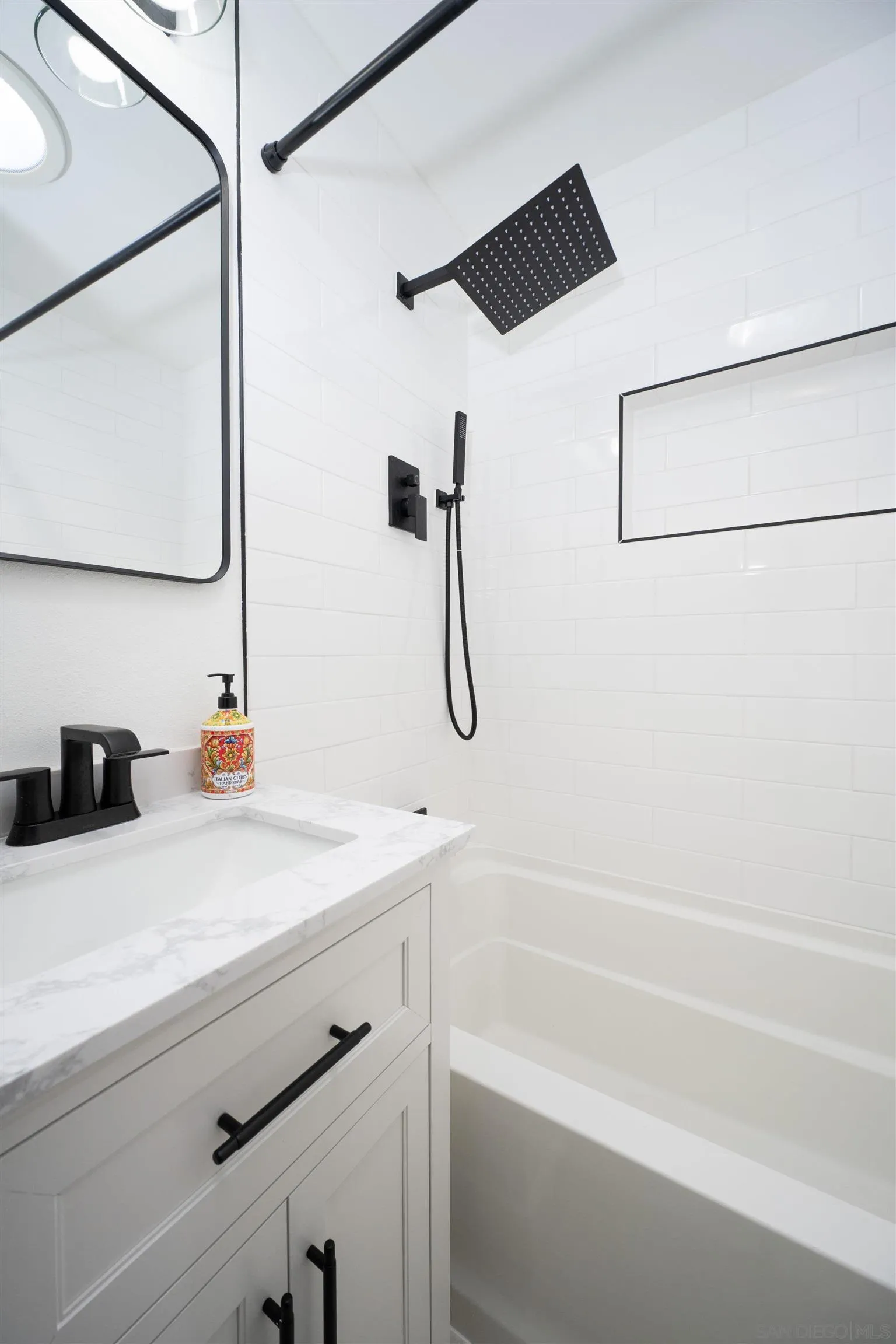 https://cdn.realtyfeed.com/cdn/127/260017776/8fce3f6dc3ed85200b572f8a38543b99.webp