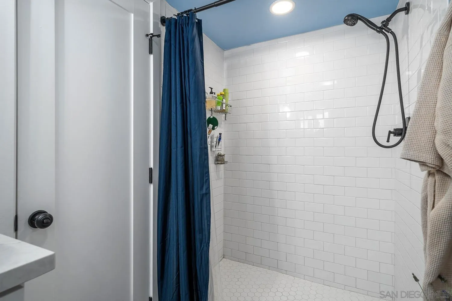 https://cdn.realtyfeed.com/cdn/127/260017782/ff2ffb8d8d1c06c5d851e66ee068ad12.webp