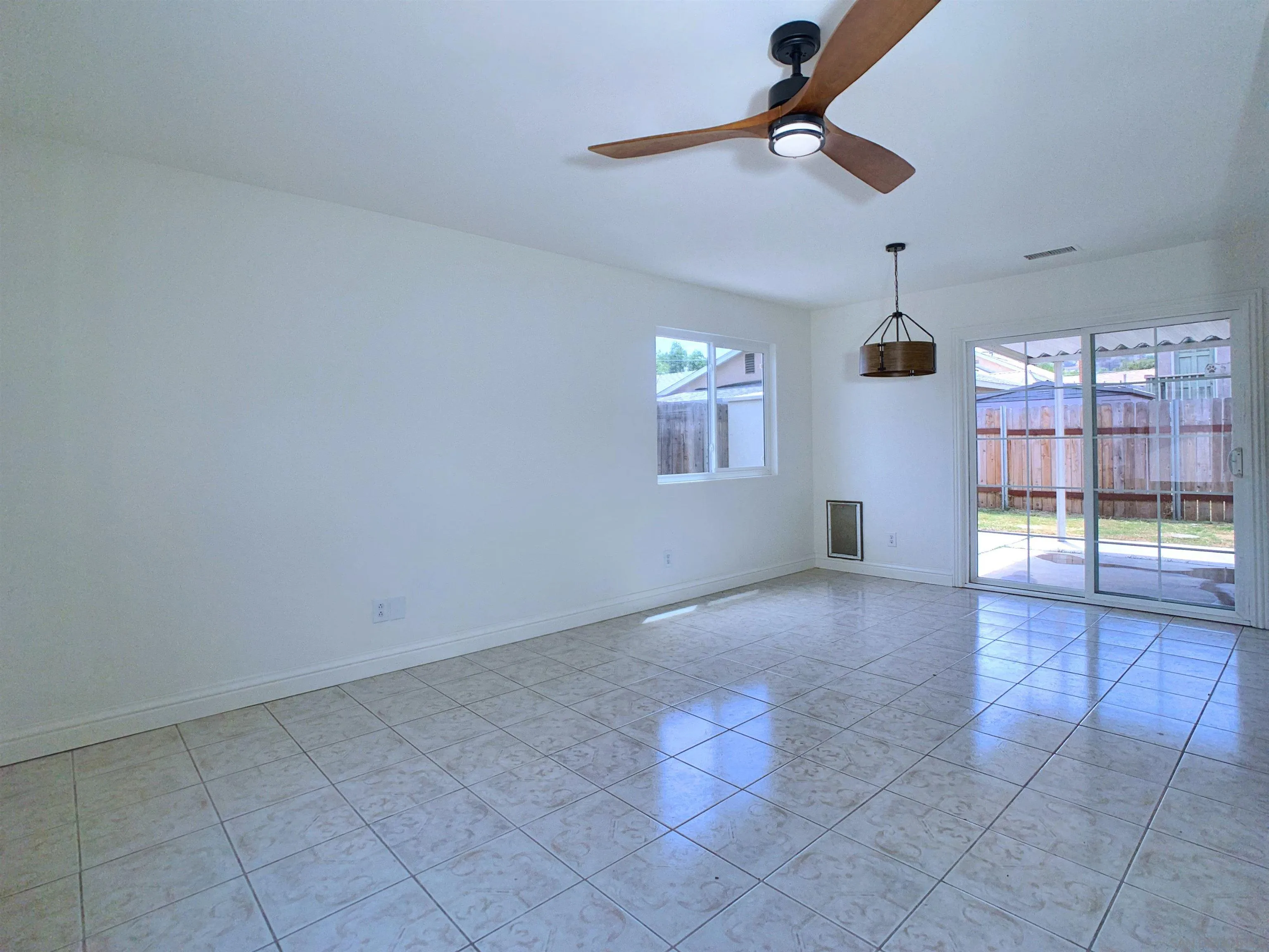 https://cdn.realtyfeed.com/cdn/127/260017784/046ad0d2bda62185456c06a78fd3ca21.webp