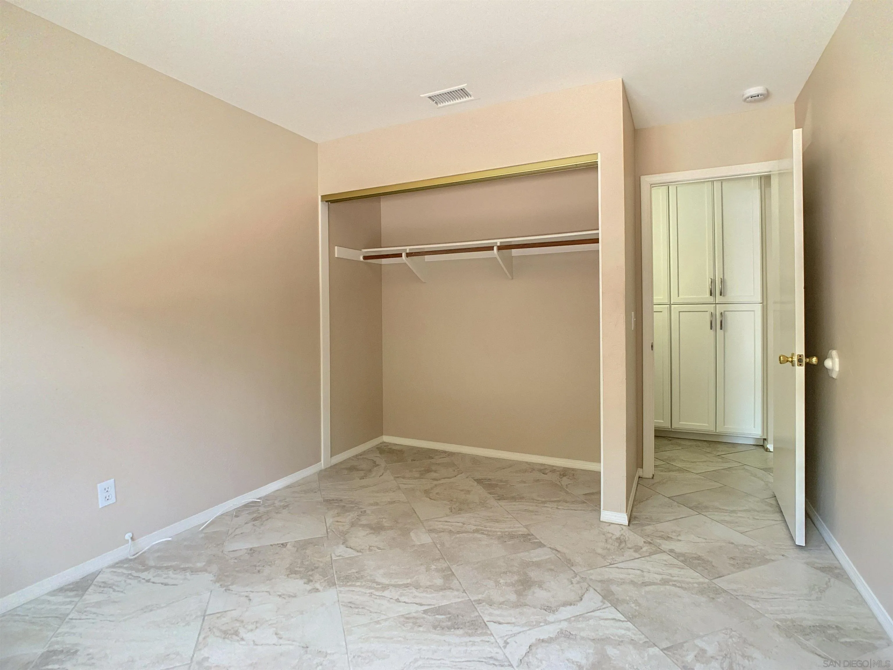 https://cdn.realtyfeed.com/cdn/127/260017784/0980641d98b9e54a1fc824ccd02af1a7.webp