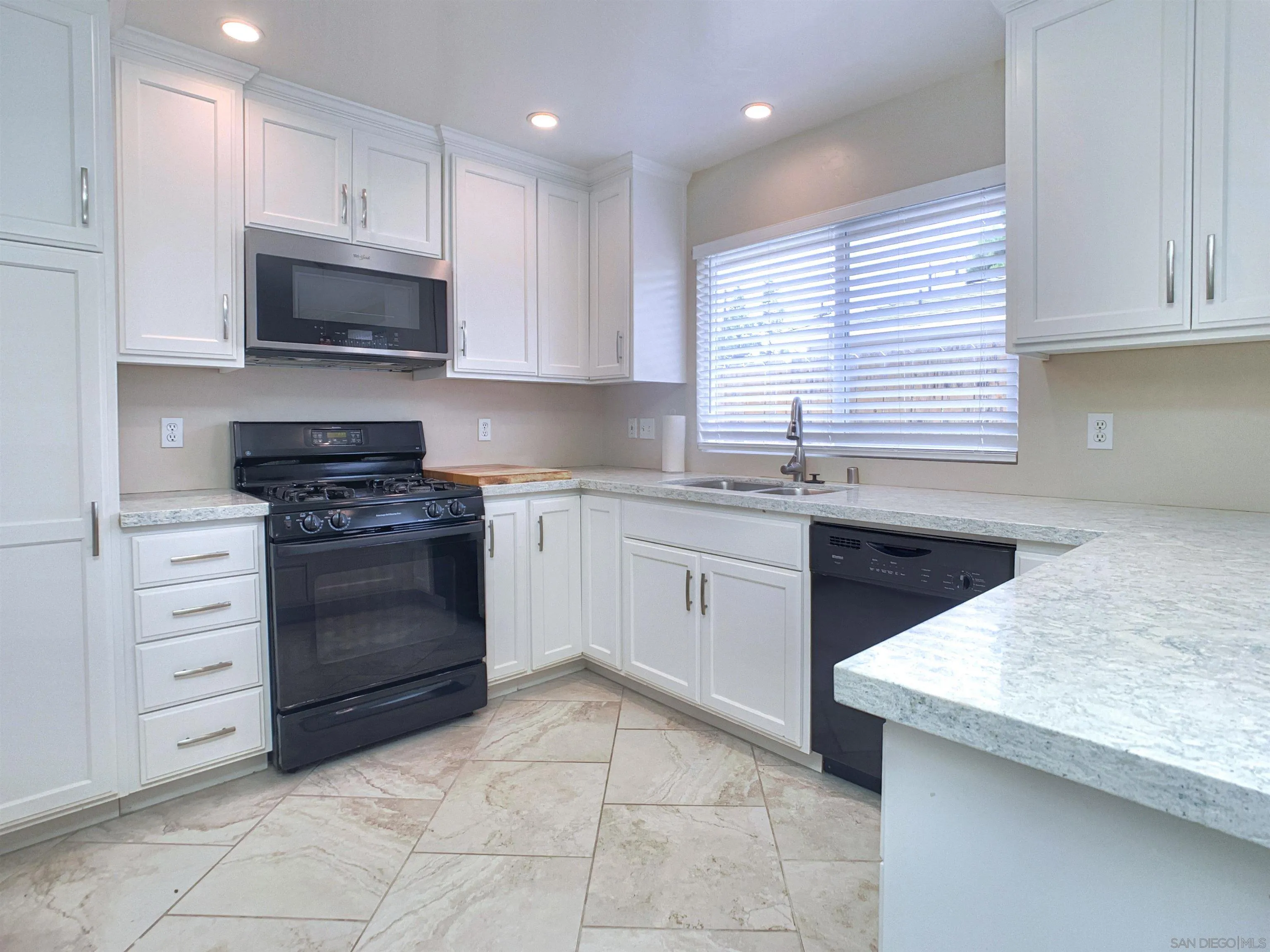 https://cdn.realtyfeed.com/cdn/127/260017784/0ea8d5cc8cadce91832a0bd81db9ef5c.webp