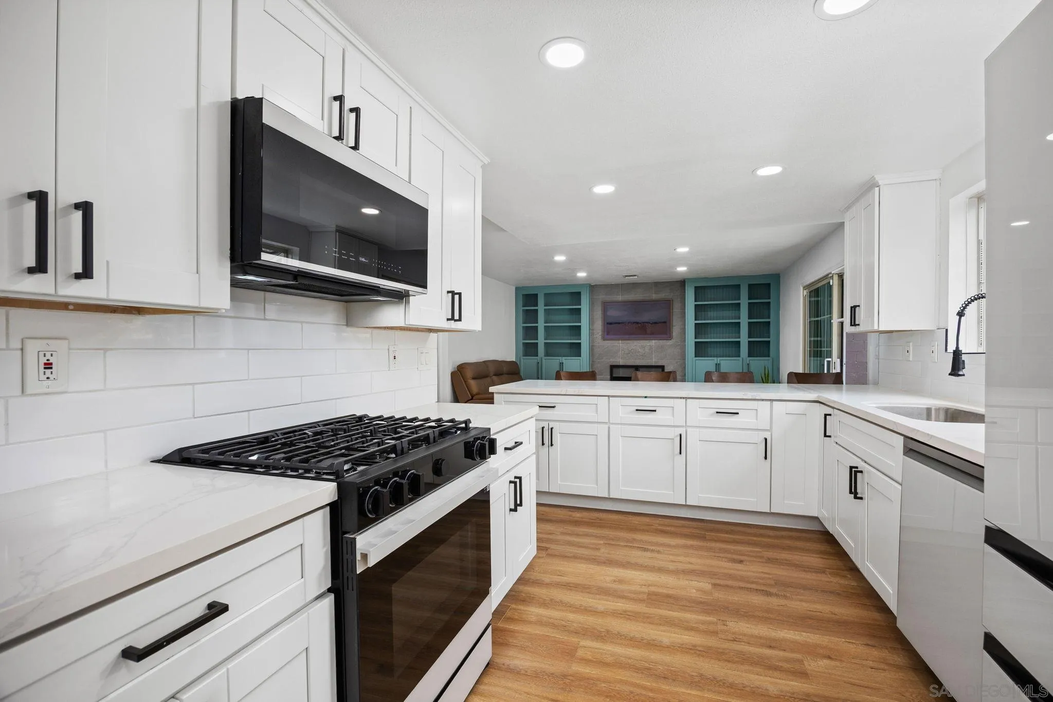 1406 Green Bay