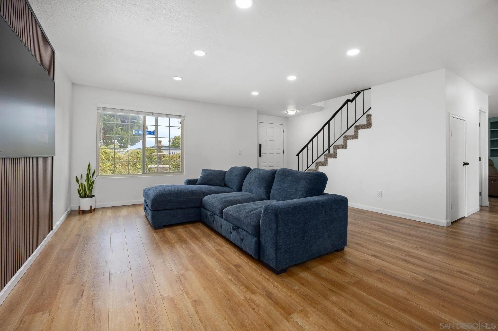 1406 Green Bay