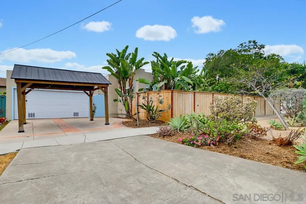 https://cdn.realtyfeed.com/cdn/127/260017818/2c4a9a40921a1d4abb8dc75f8b438d47.webp