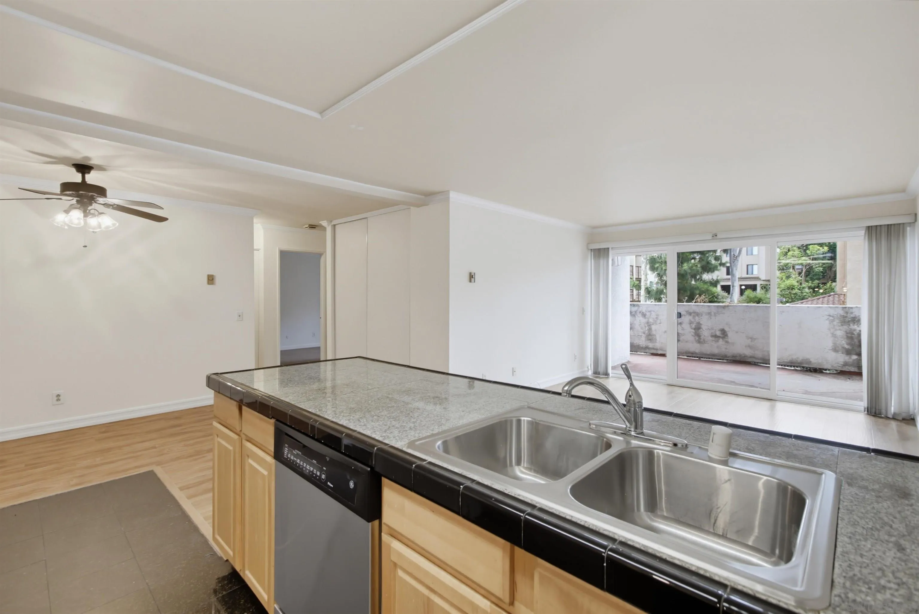 8332 Regents Rd Unit B, San Diego, CA 92122 - Photo 4 of 25, San Diego, CA