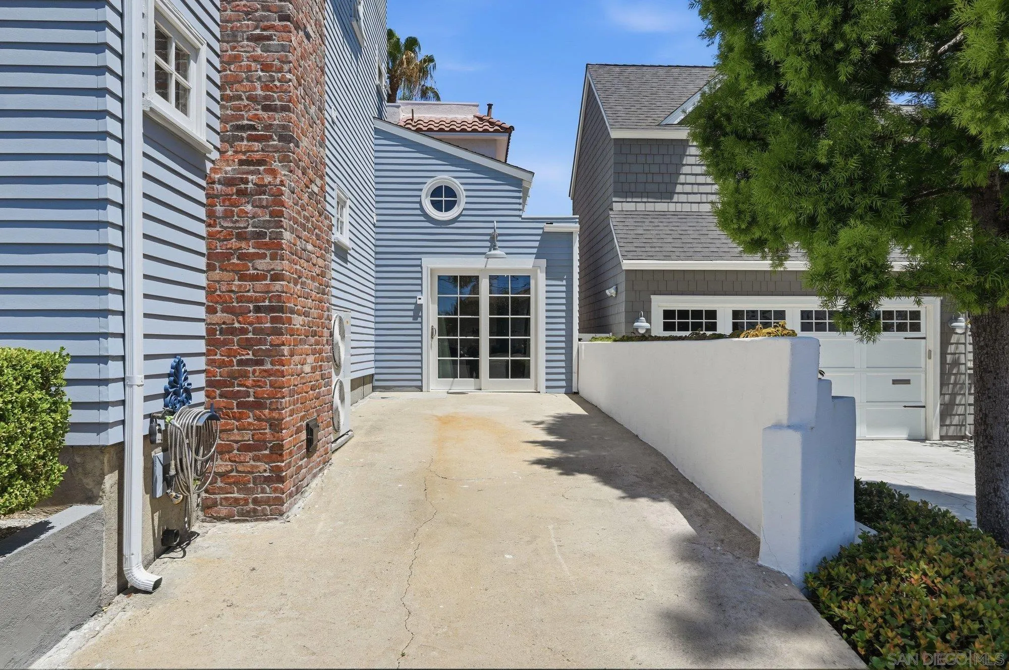 https://cdn.realtyfeed.com/cdn/127/260017824/664119fcd72517737c961af552af9ed4.webp